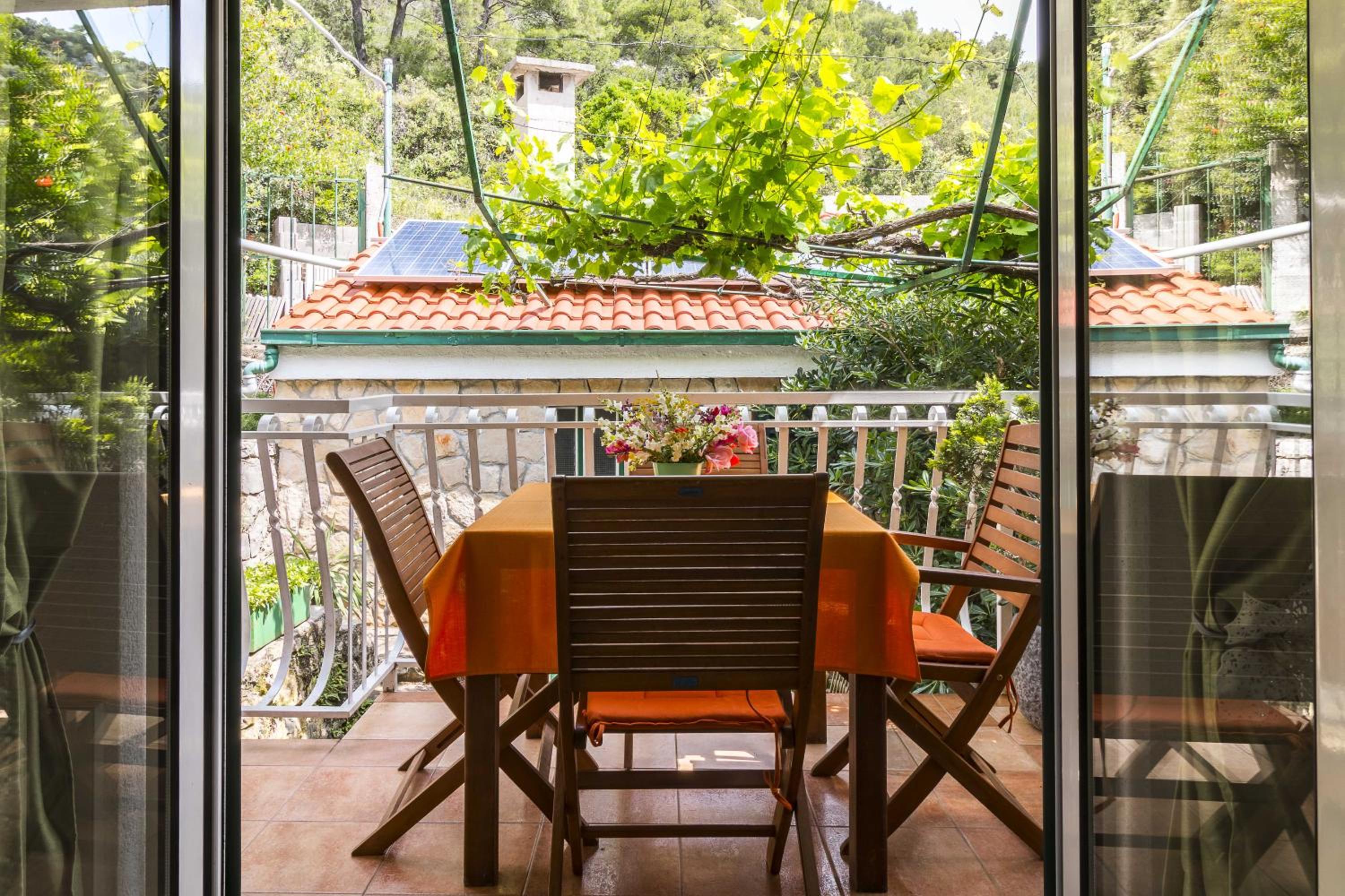 Studio with Balcony photo 2