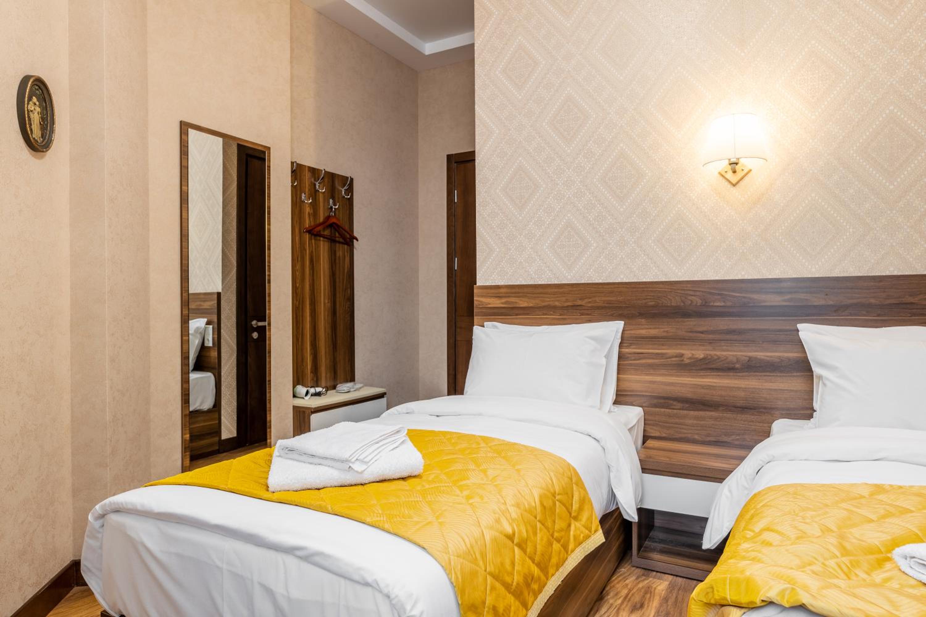Standard Double or Twin Room - Photo 2
