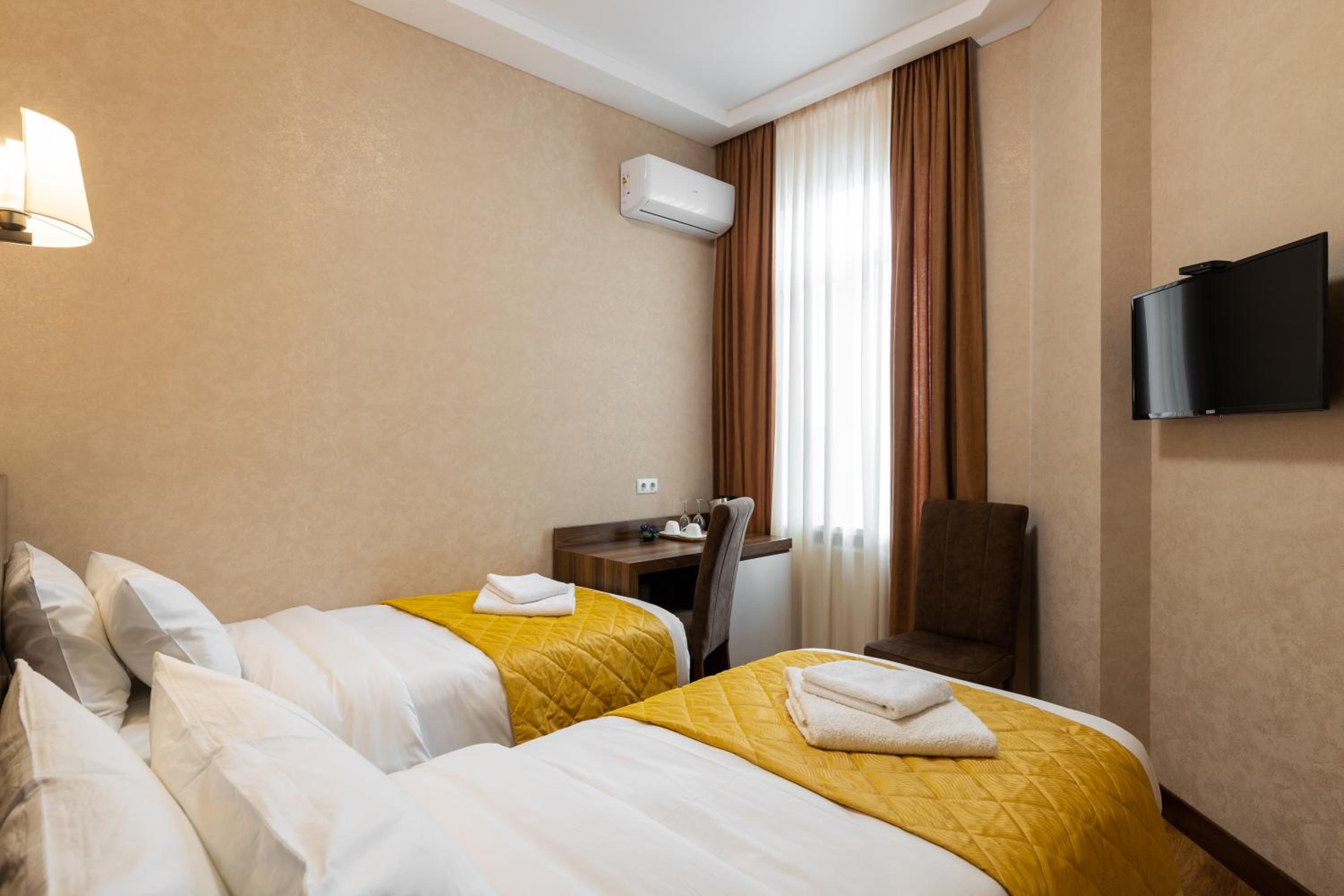 Standard Double or Twin Room - Photo 1