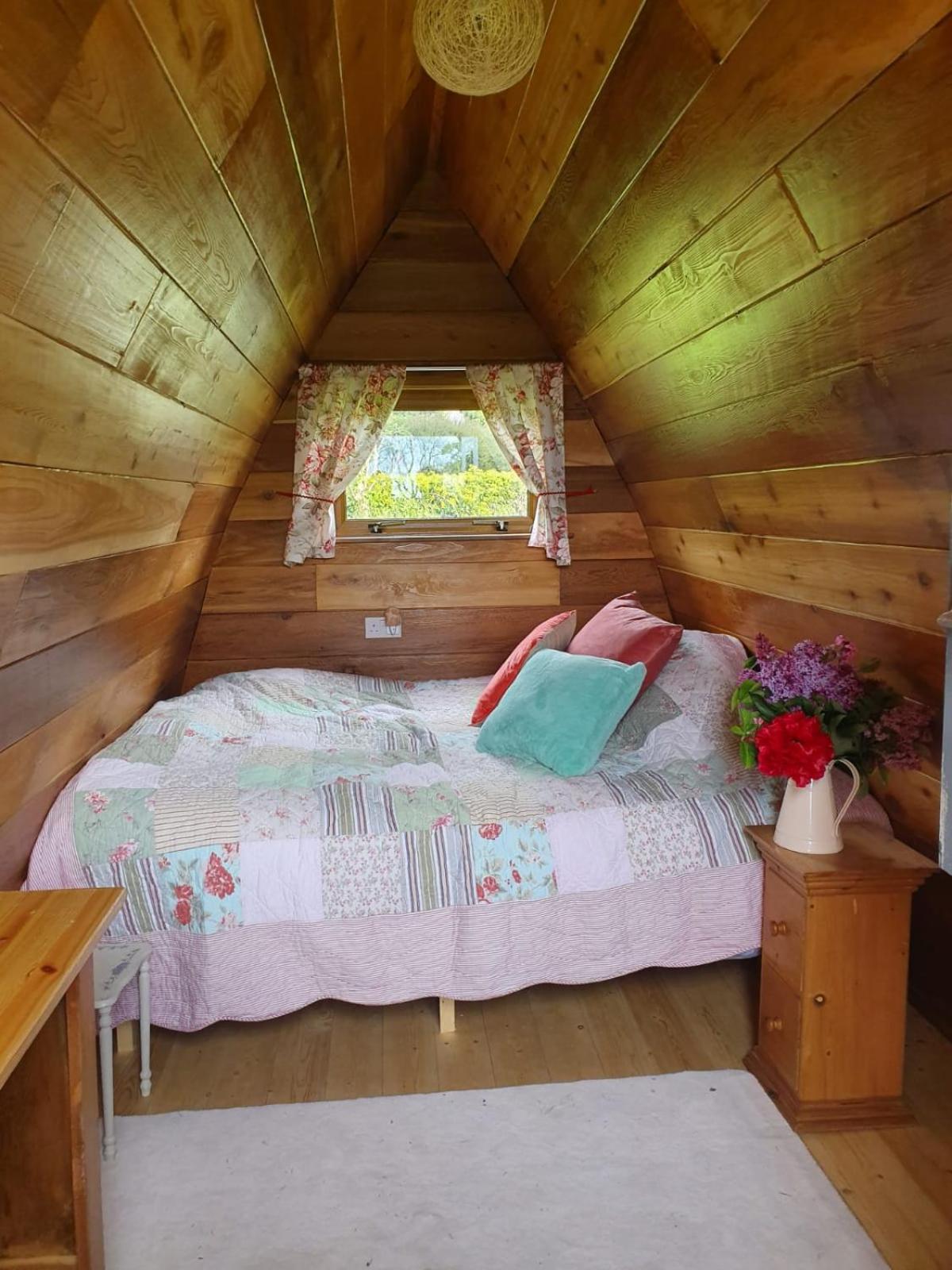 Double Room with Lake View - Photo 6