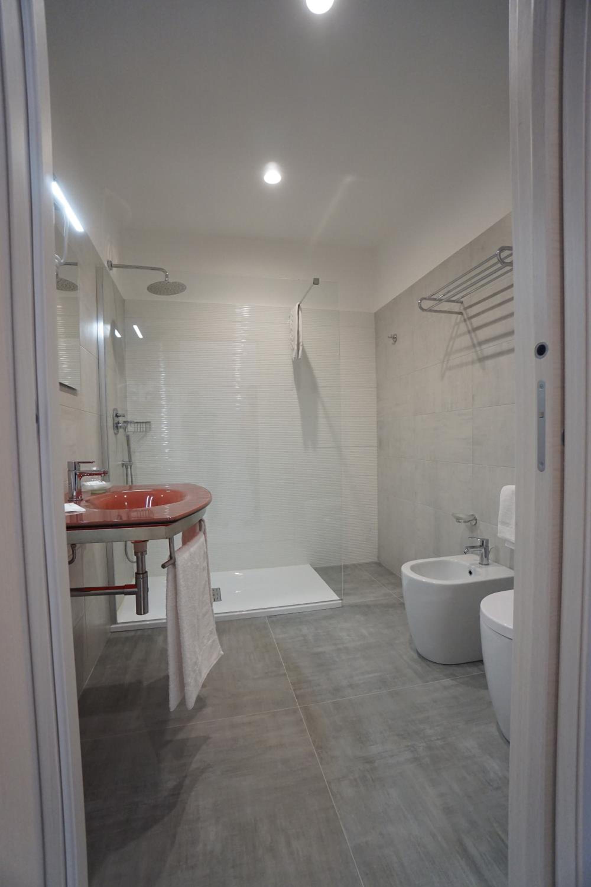 Deluxe Quadruple Room - Photo 3
