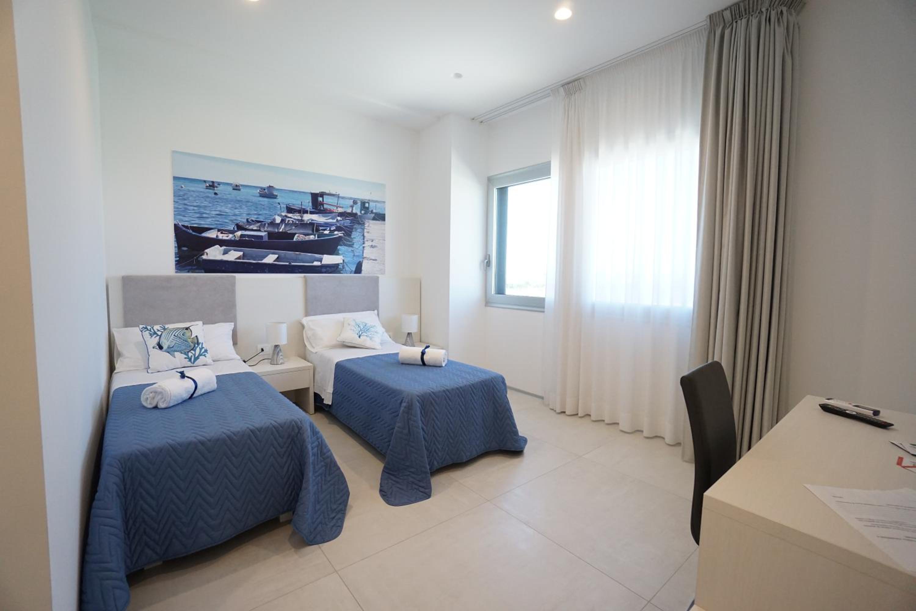 Deluxe Double or Twin Room - Photo 10
