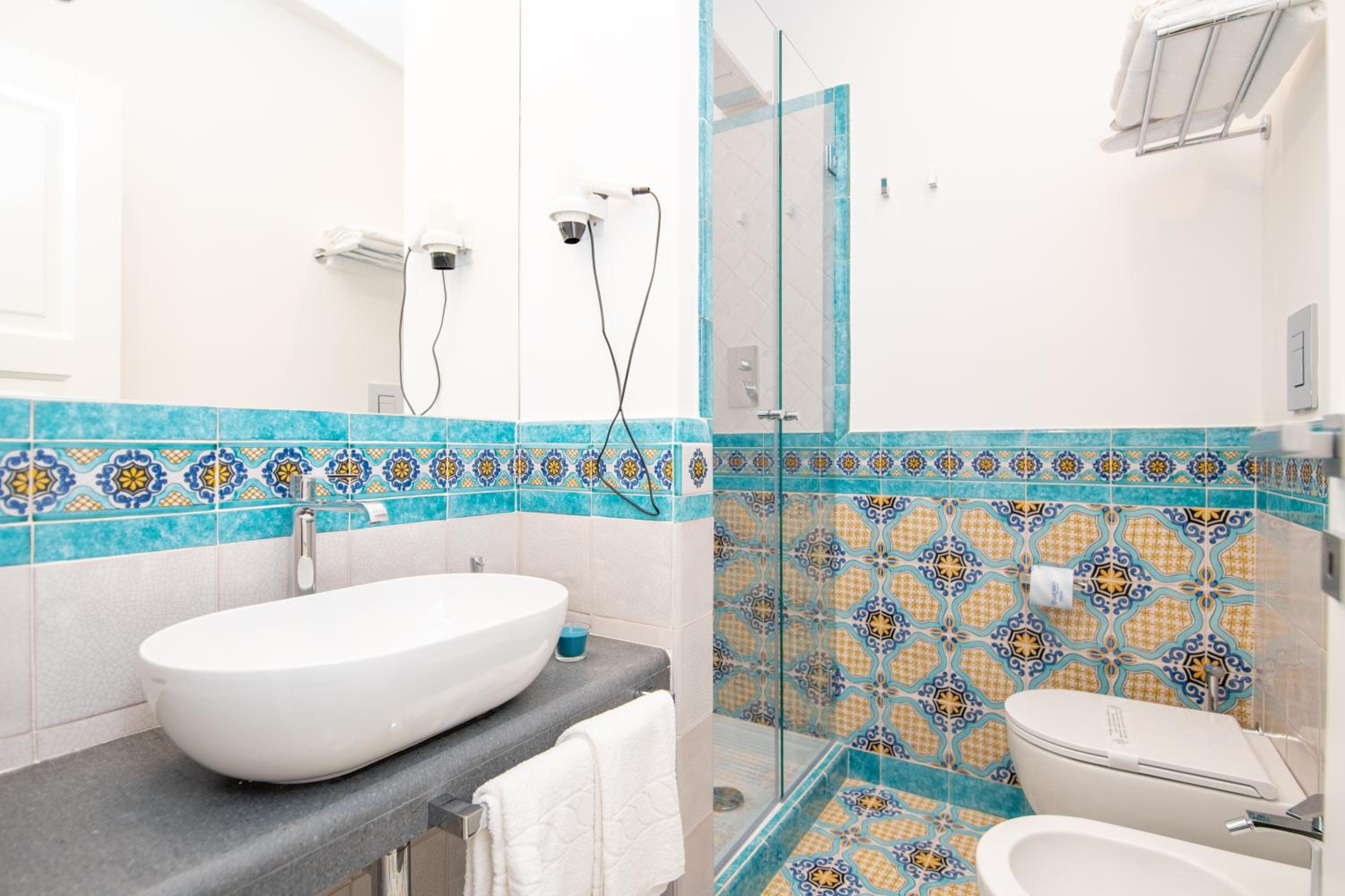 Deluxe Double Room - Photo 13