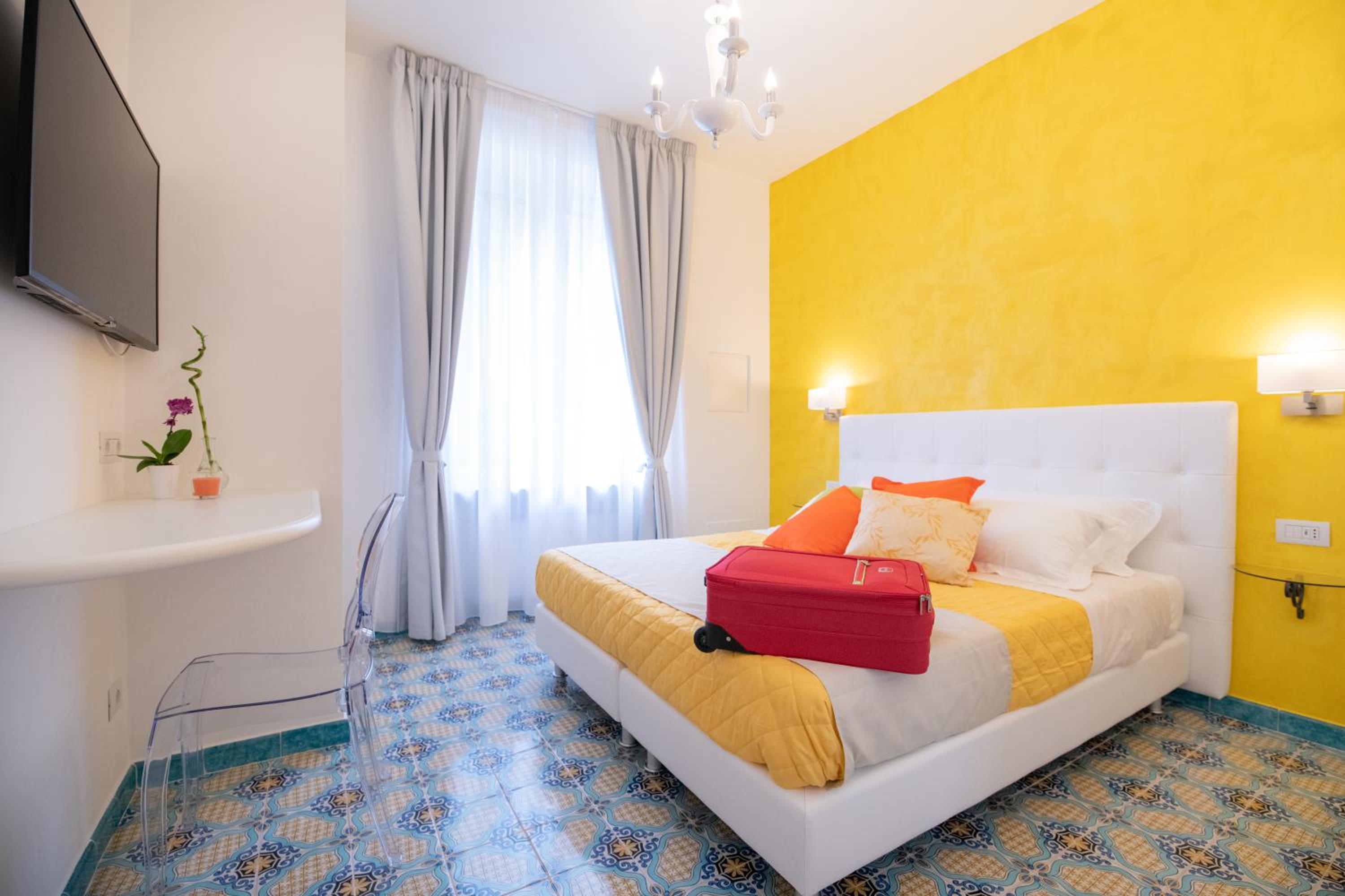 Deluxe Double Room - Photo 10