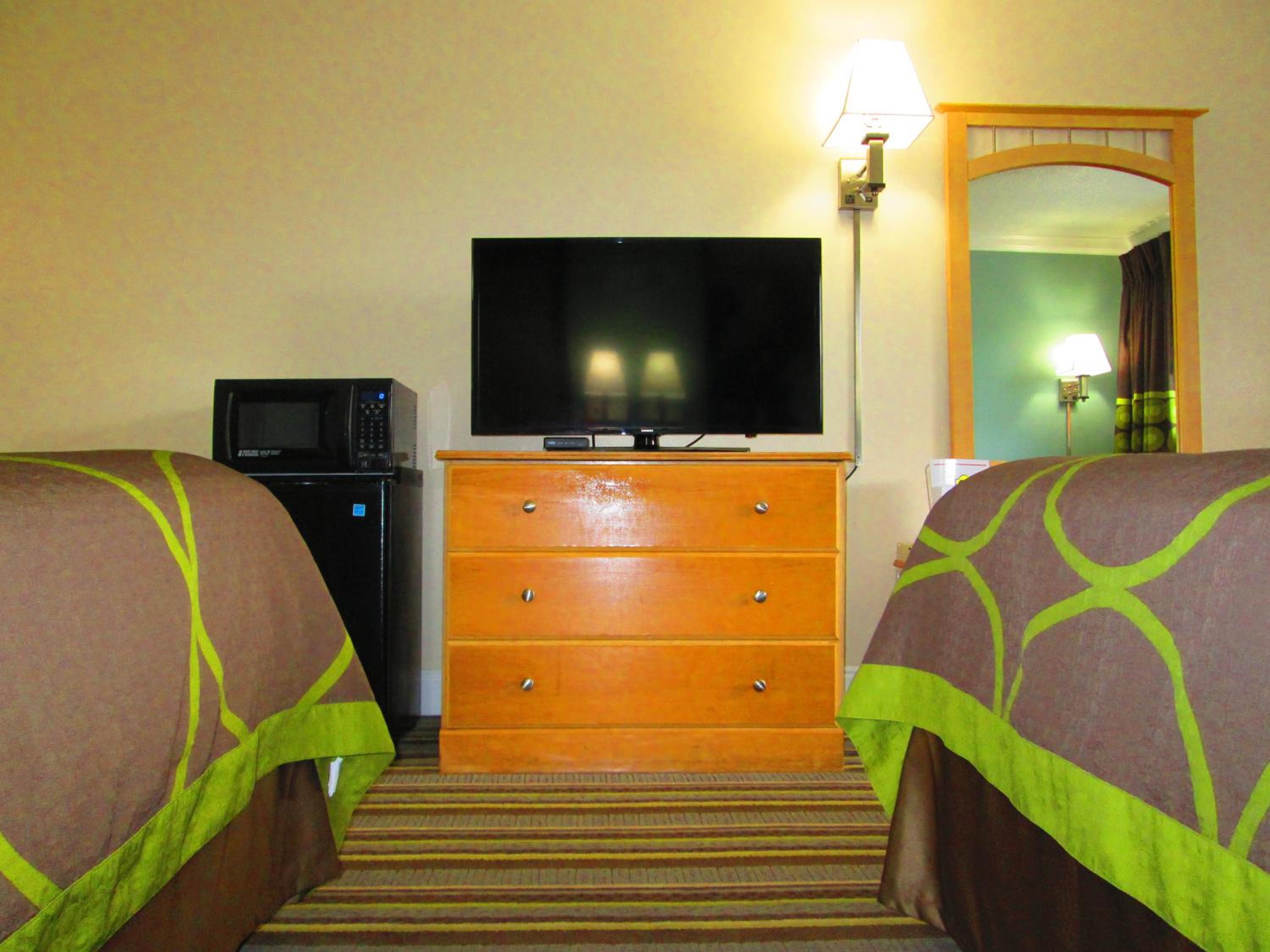 Two Double Beds - Non-Smoking photo 3