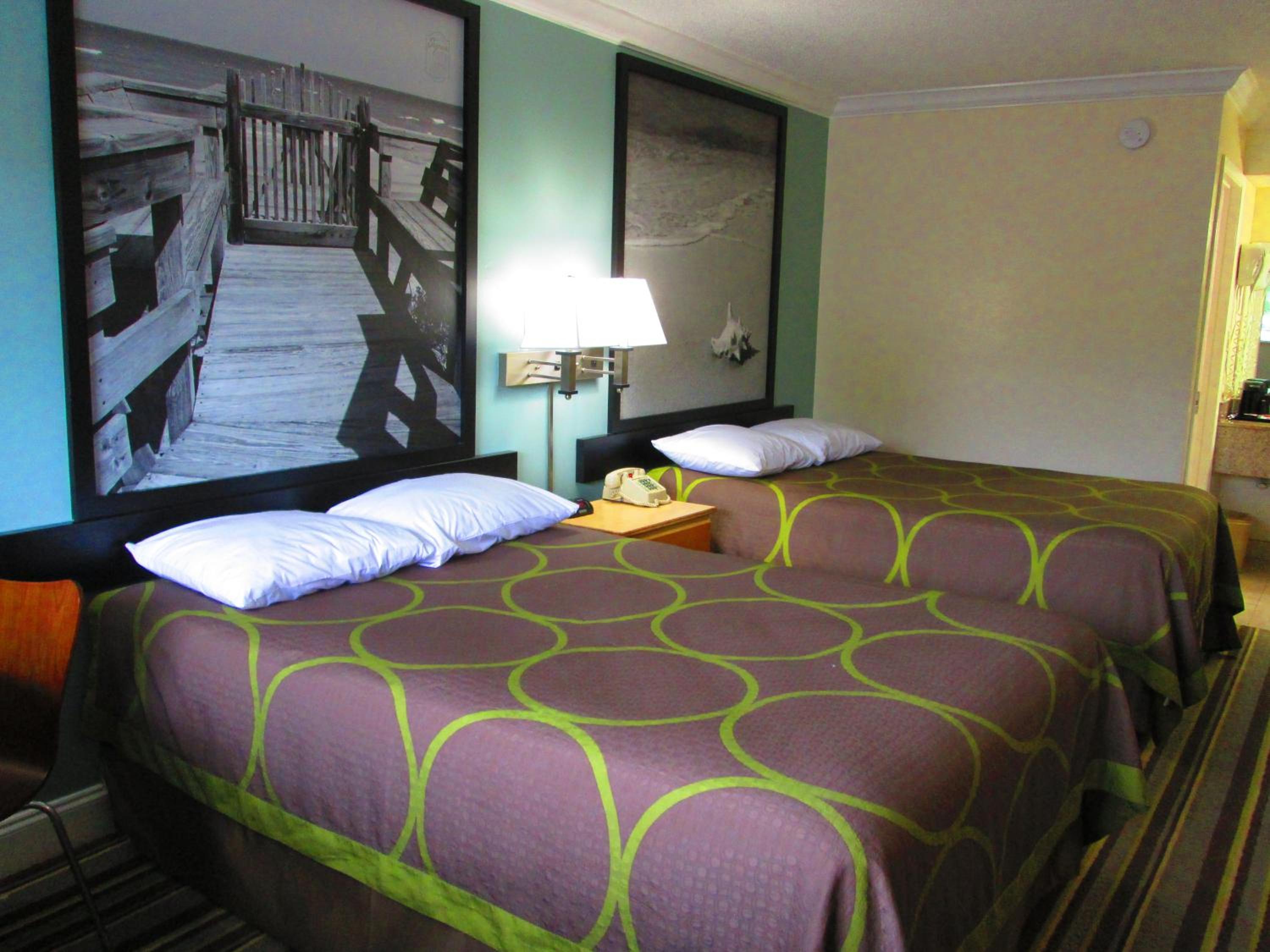 Two Double Beds - Non-Smoking photo 2