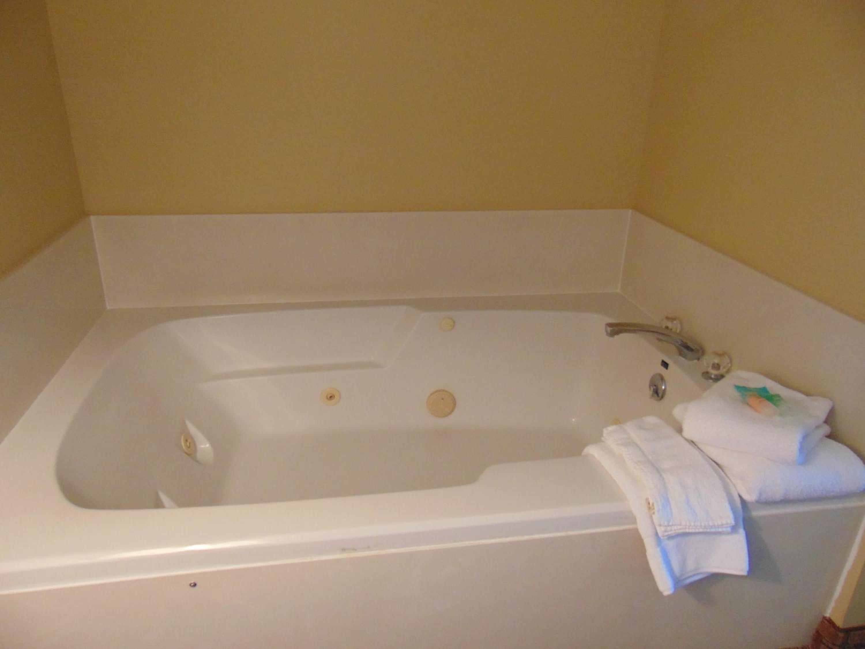 King Suite with Spa Bath photo 3