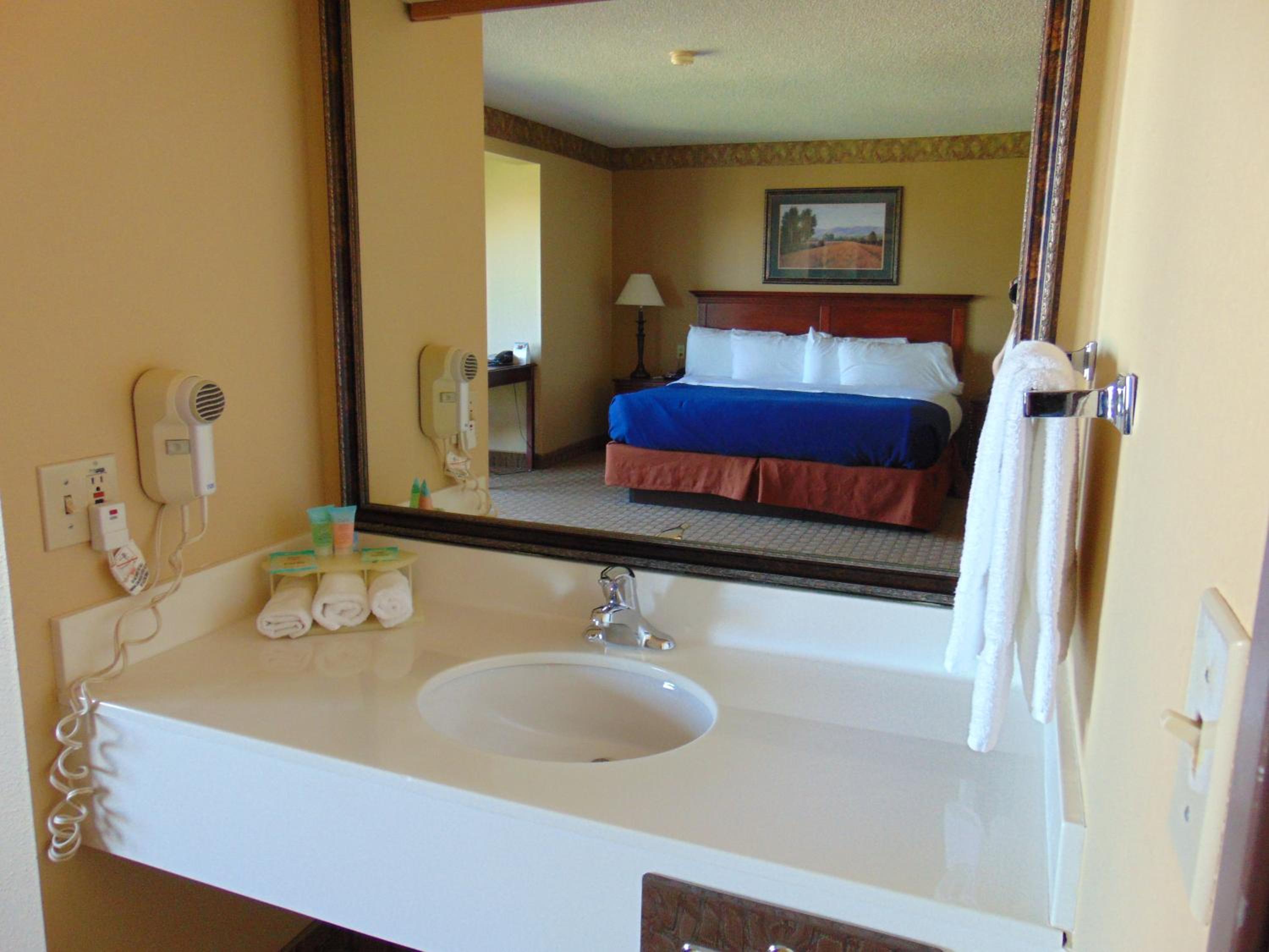 Standard King Room photo 2