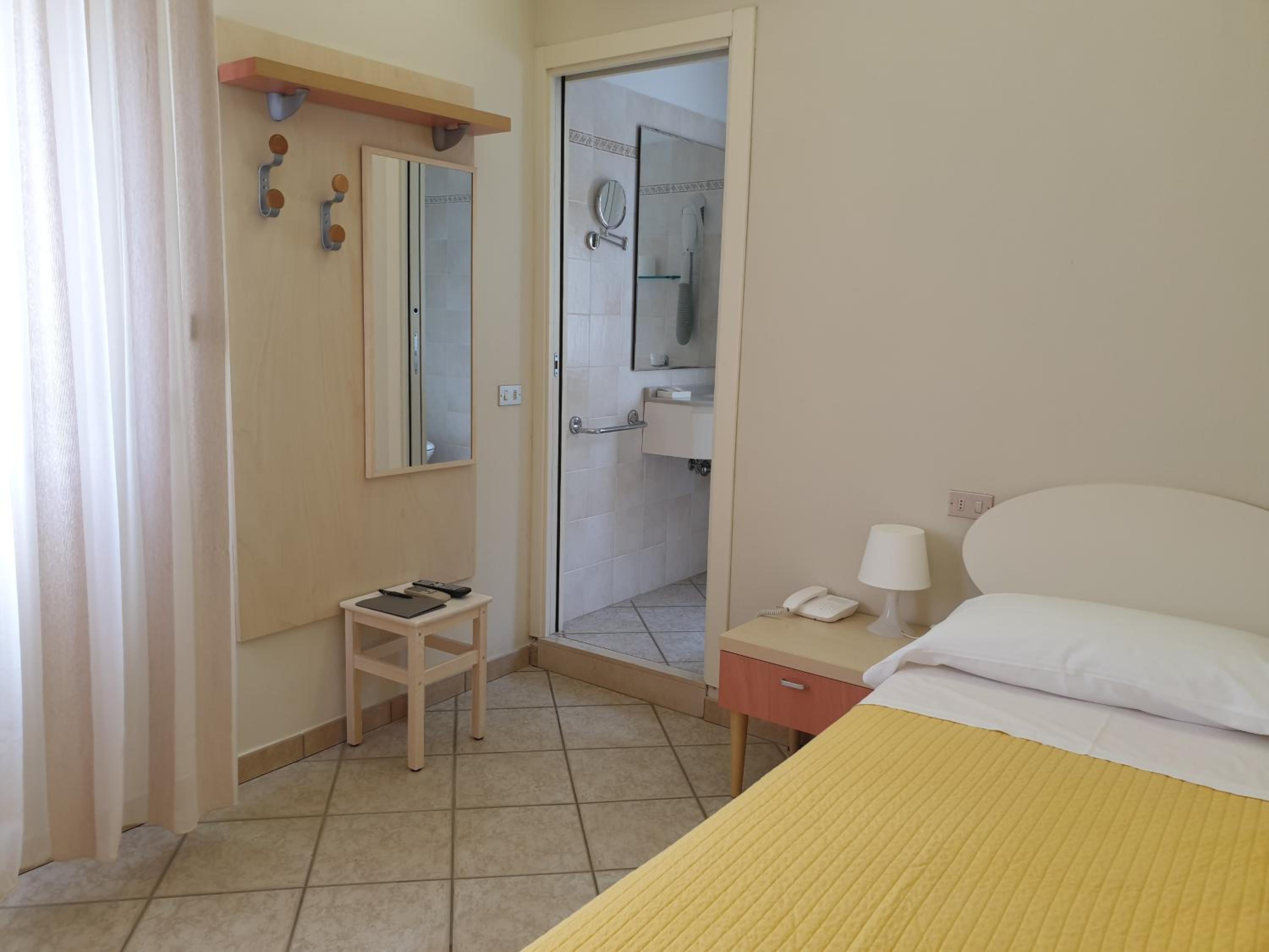 Standard Single Room photo 3