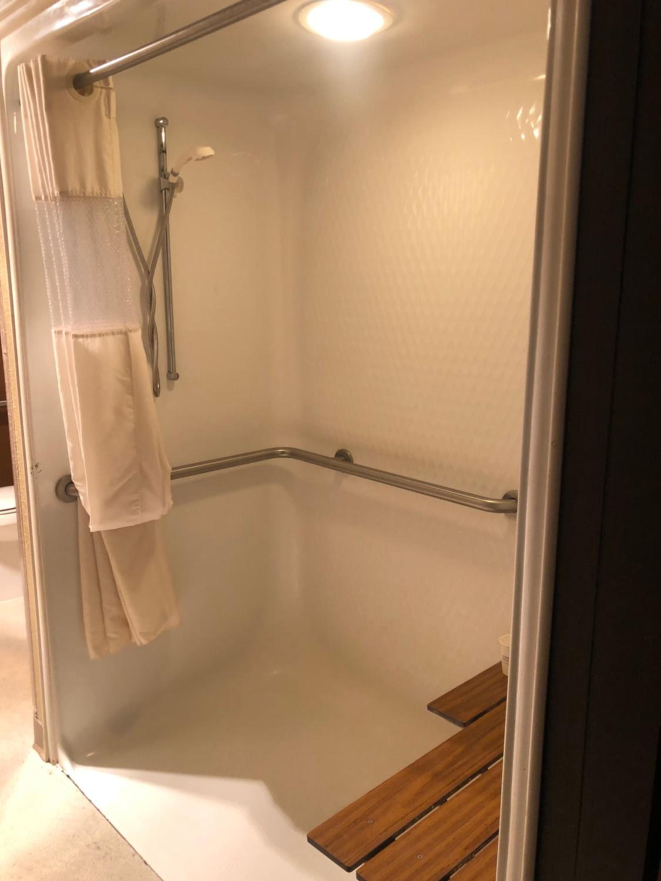 Queen Room with Two Queen Beds - Disability Access/Non-Smoking - Photo 2