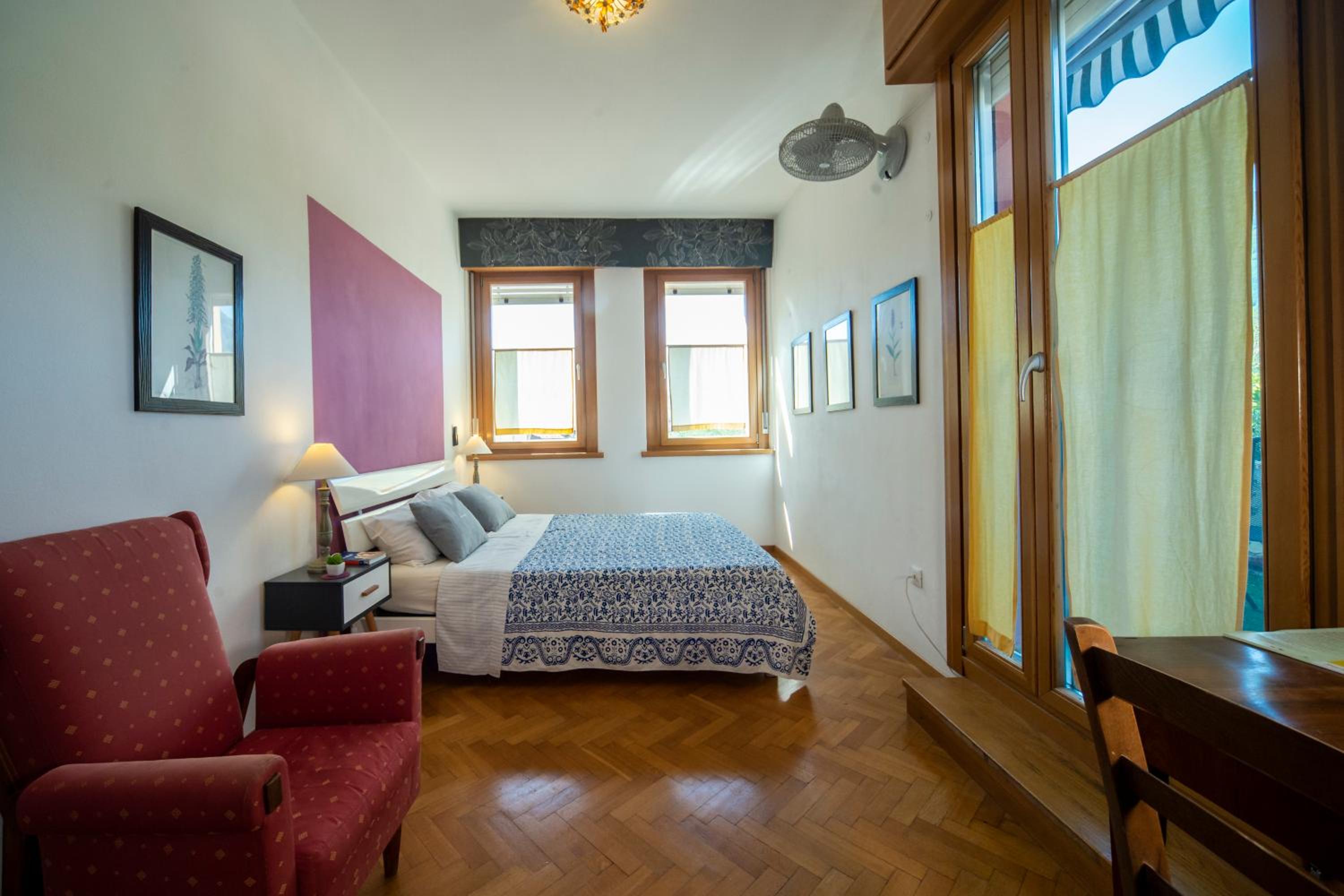 Double Room with Private Bathroom - Photo 8