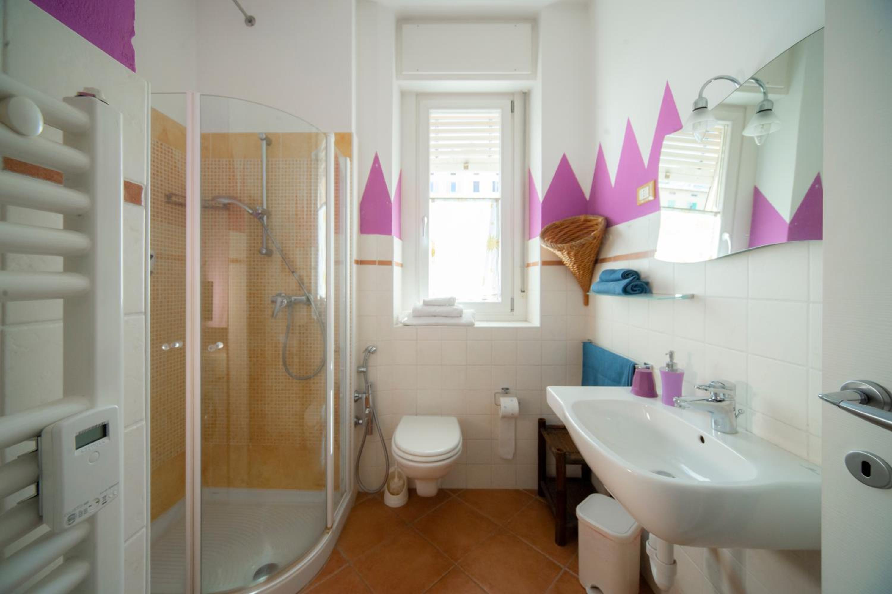 Double Room with Private Bathroom - Photo 3