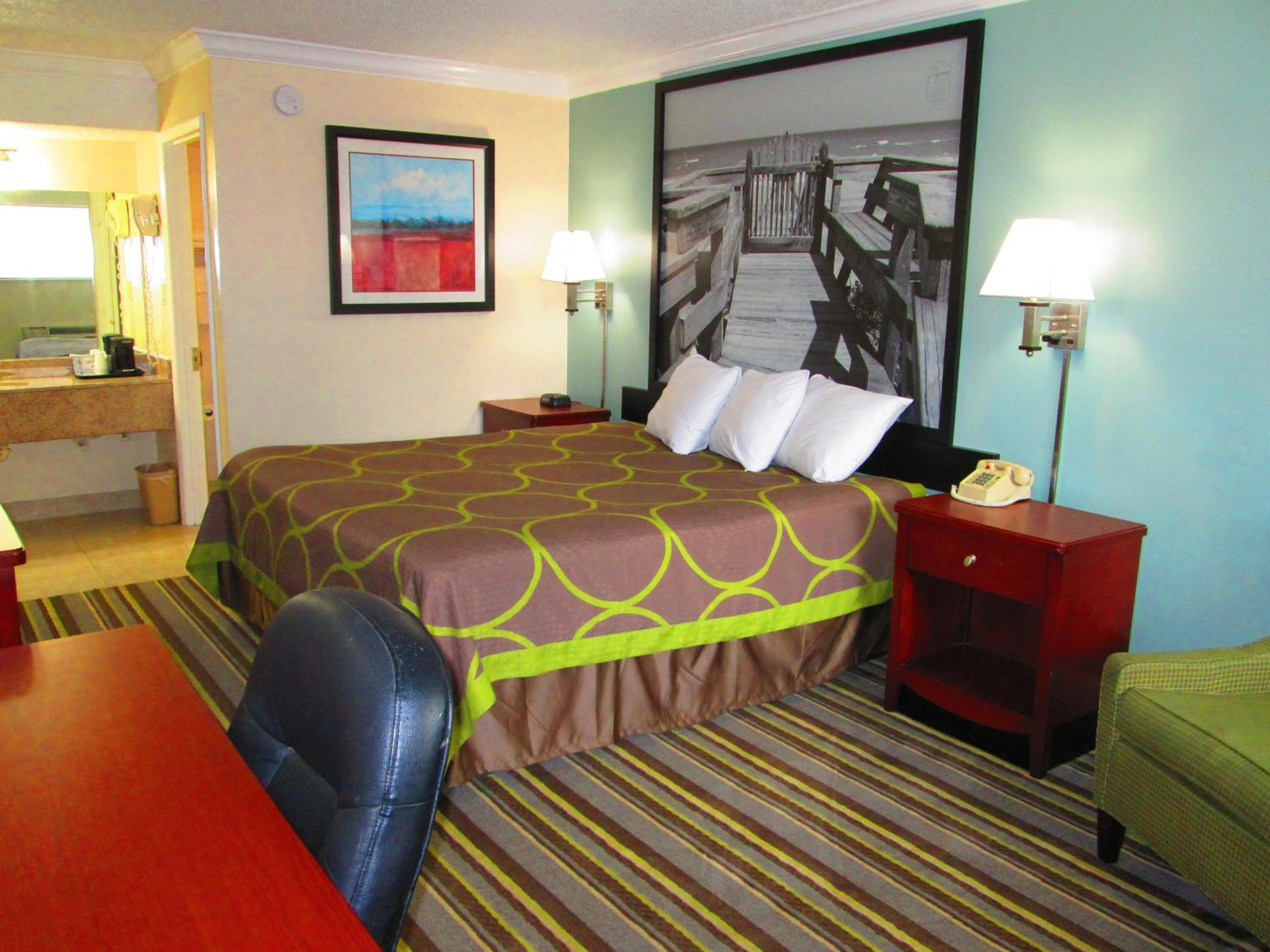 King Room - Non-Smoking photo 3