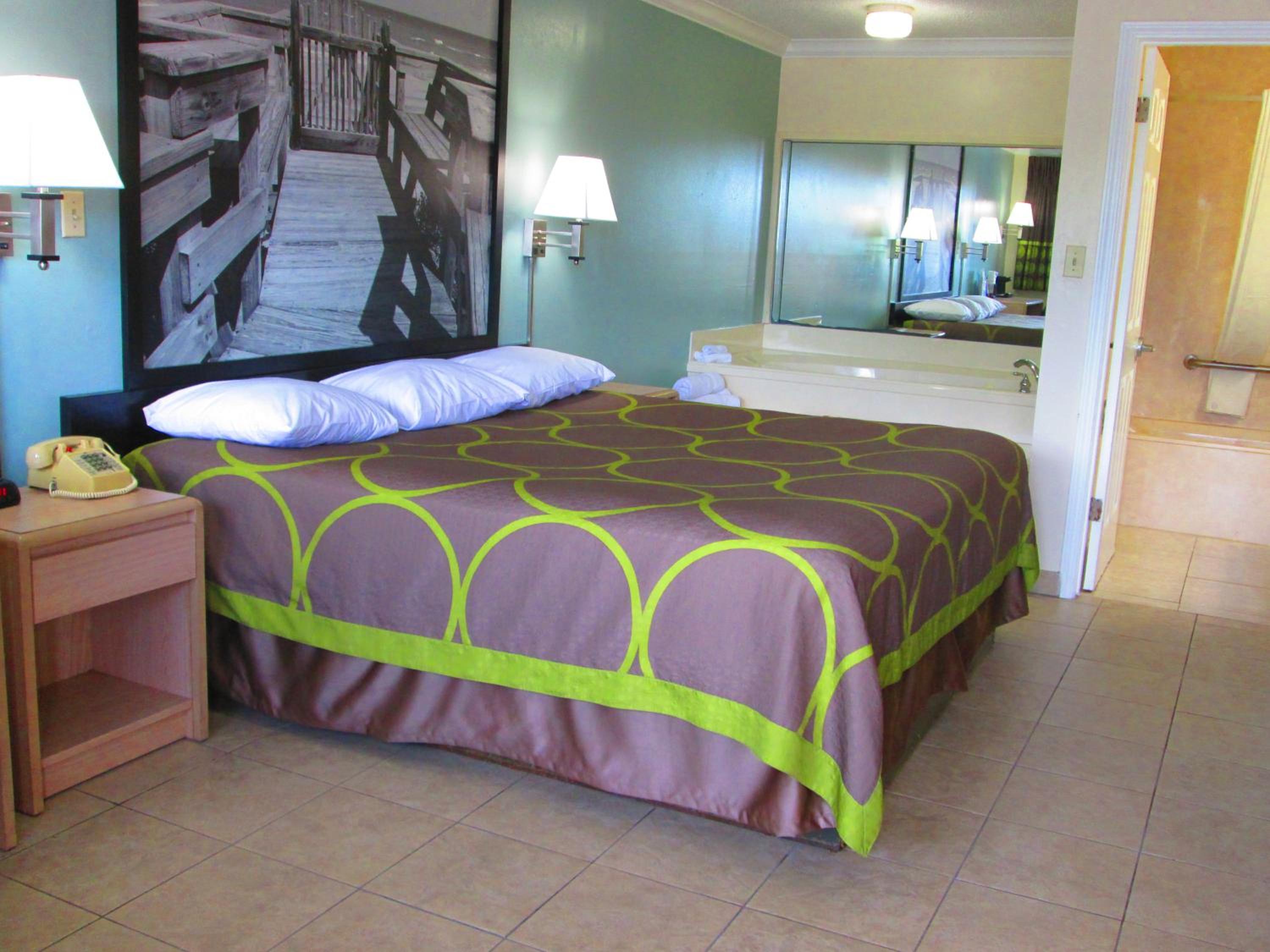 King Room with Spa Bath - Non Smoking