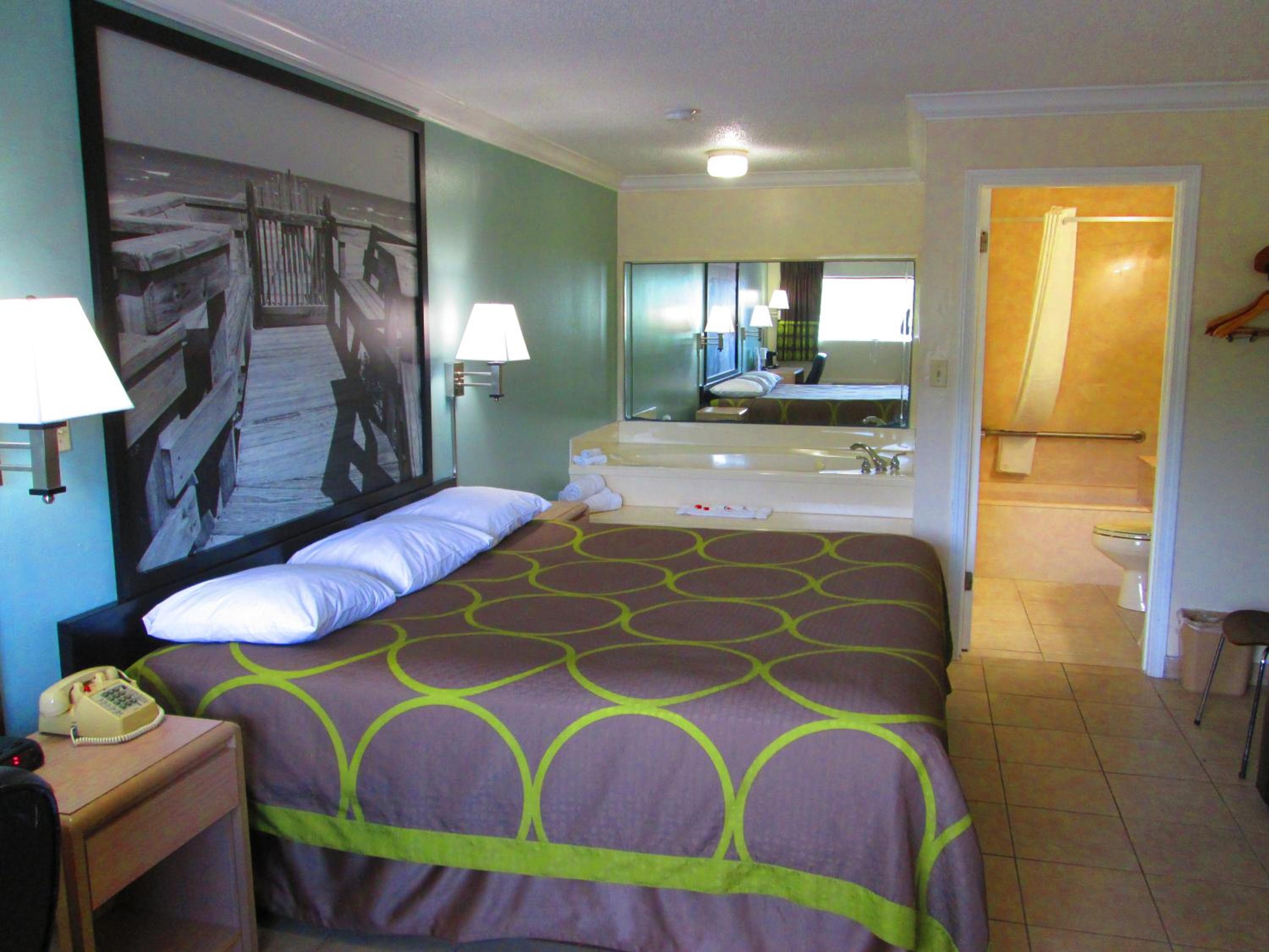 King Room - Mobility Access/Non-Smoking photo 2