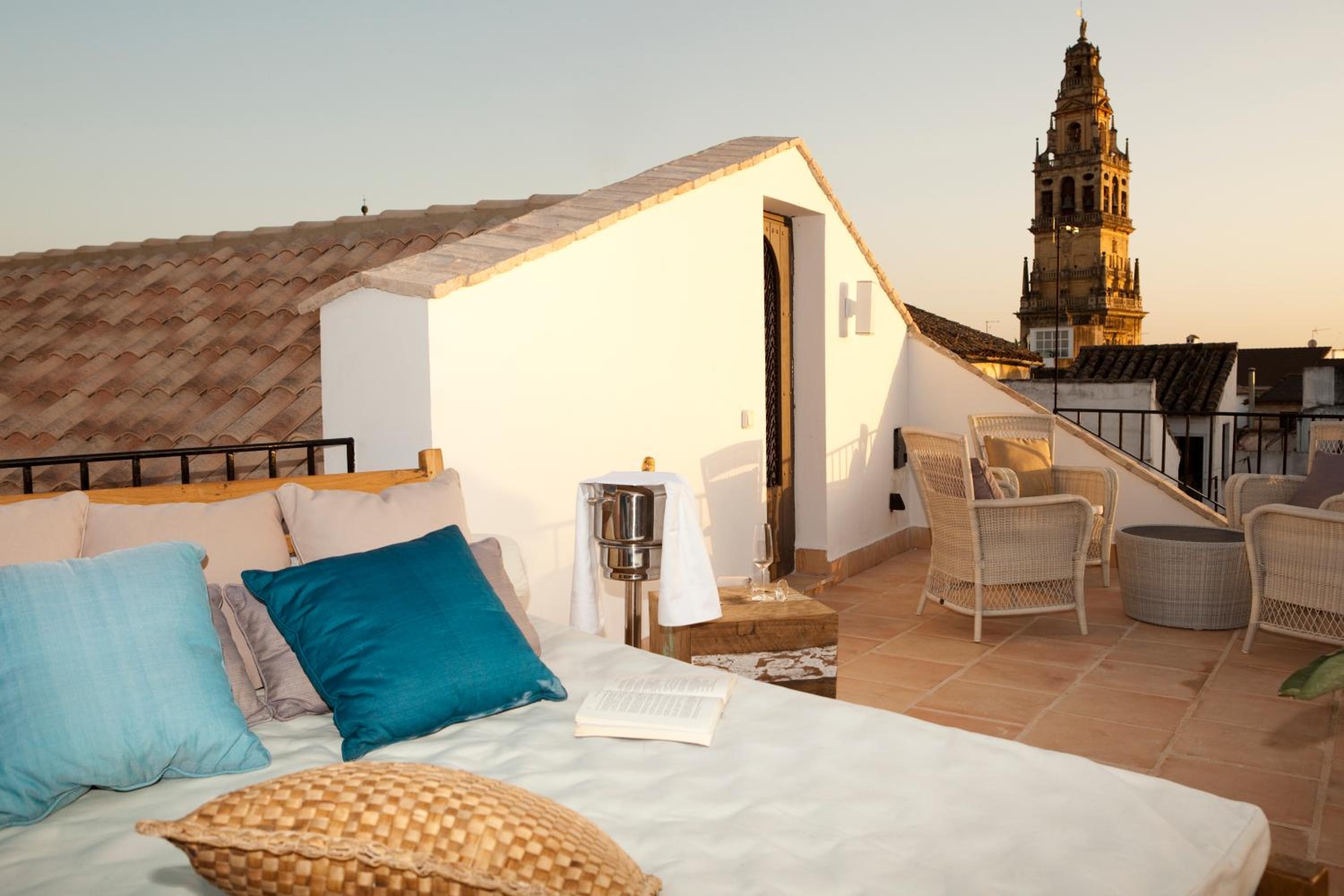 Deluxe Double Room with Terrace - Photo 11