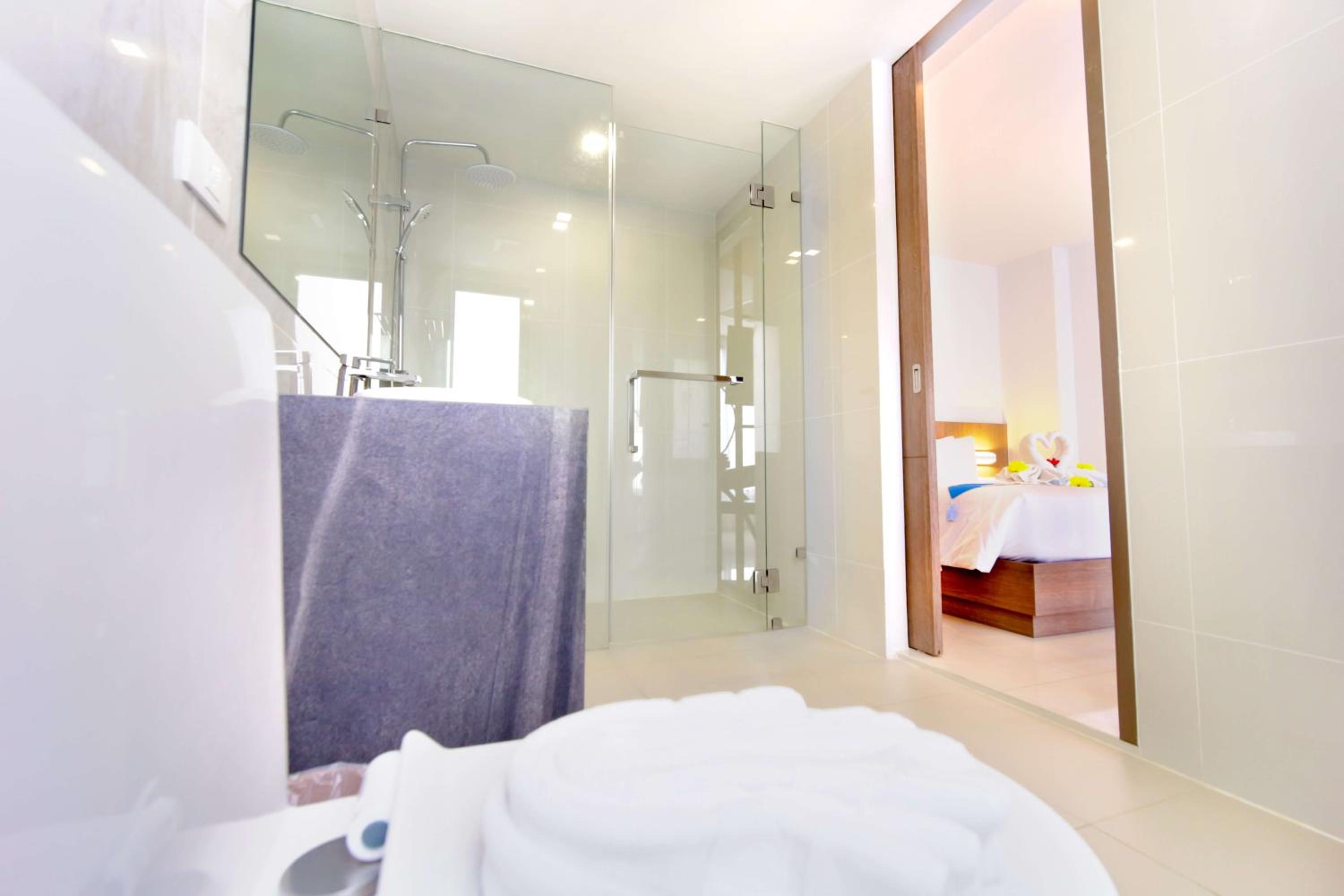 Deluxe Double or Twin Room - Photo 6