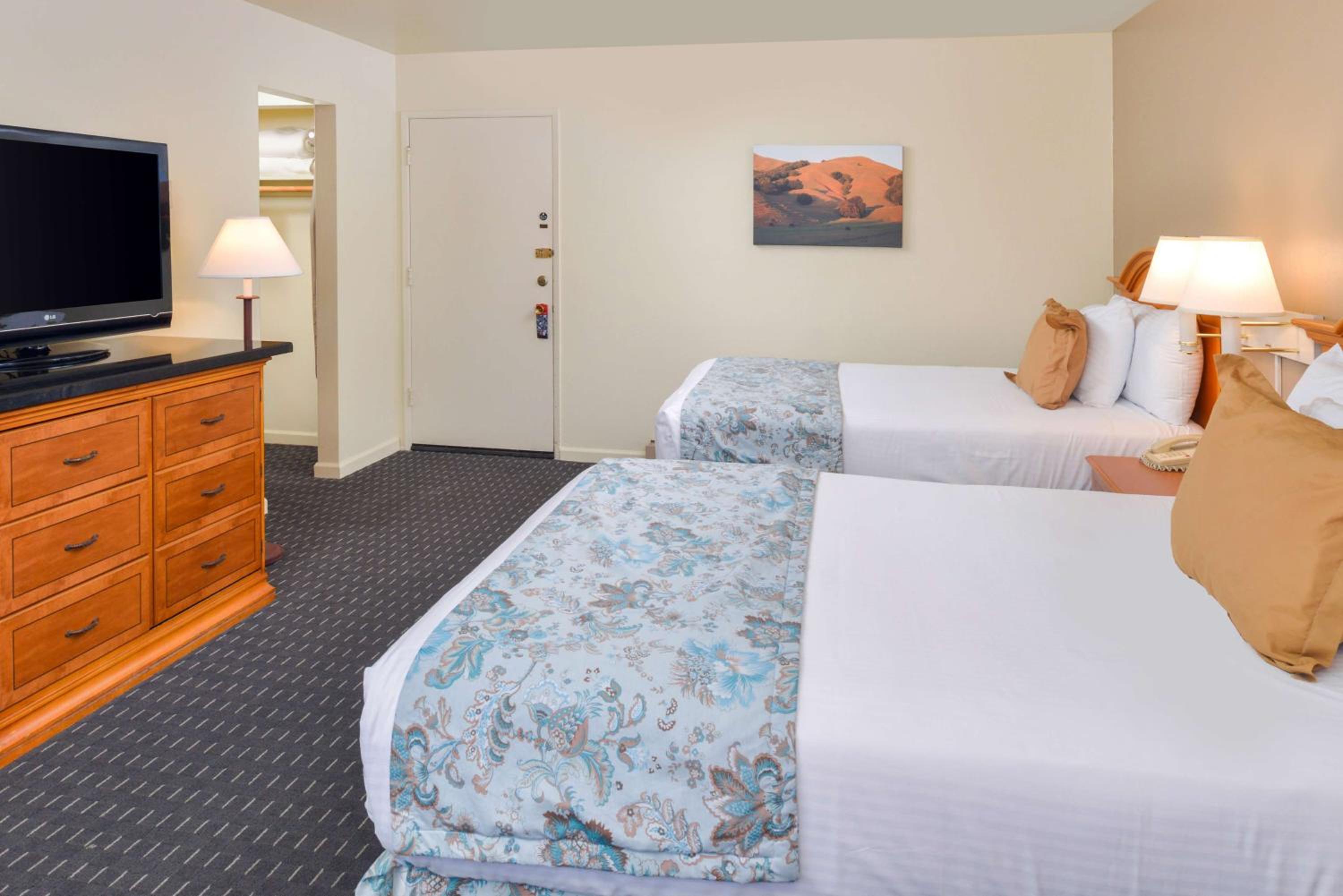 Double Room with Two Double Beds - Photo 1