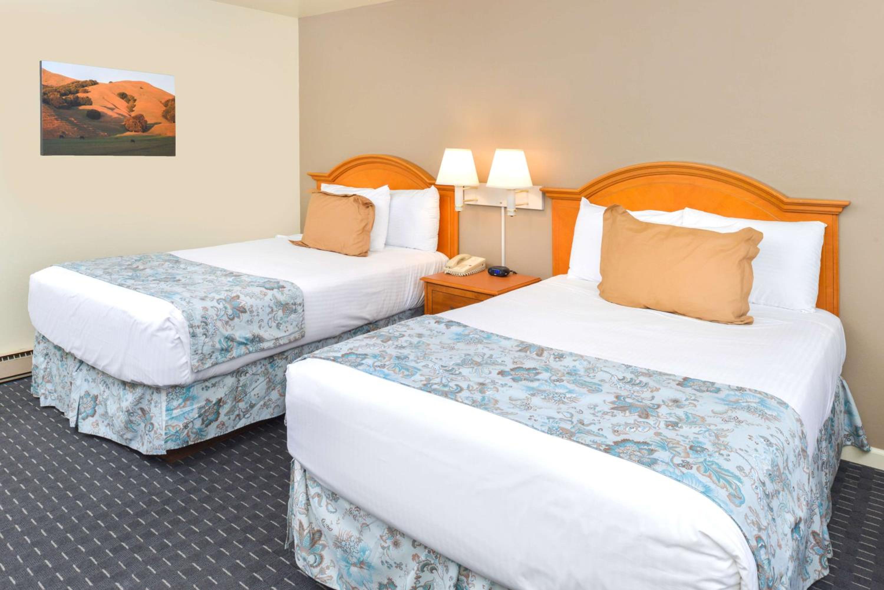 Double Room with Two Double Beds - Photo 2