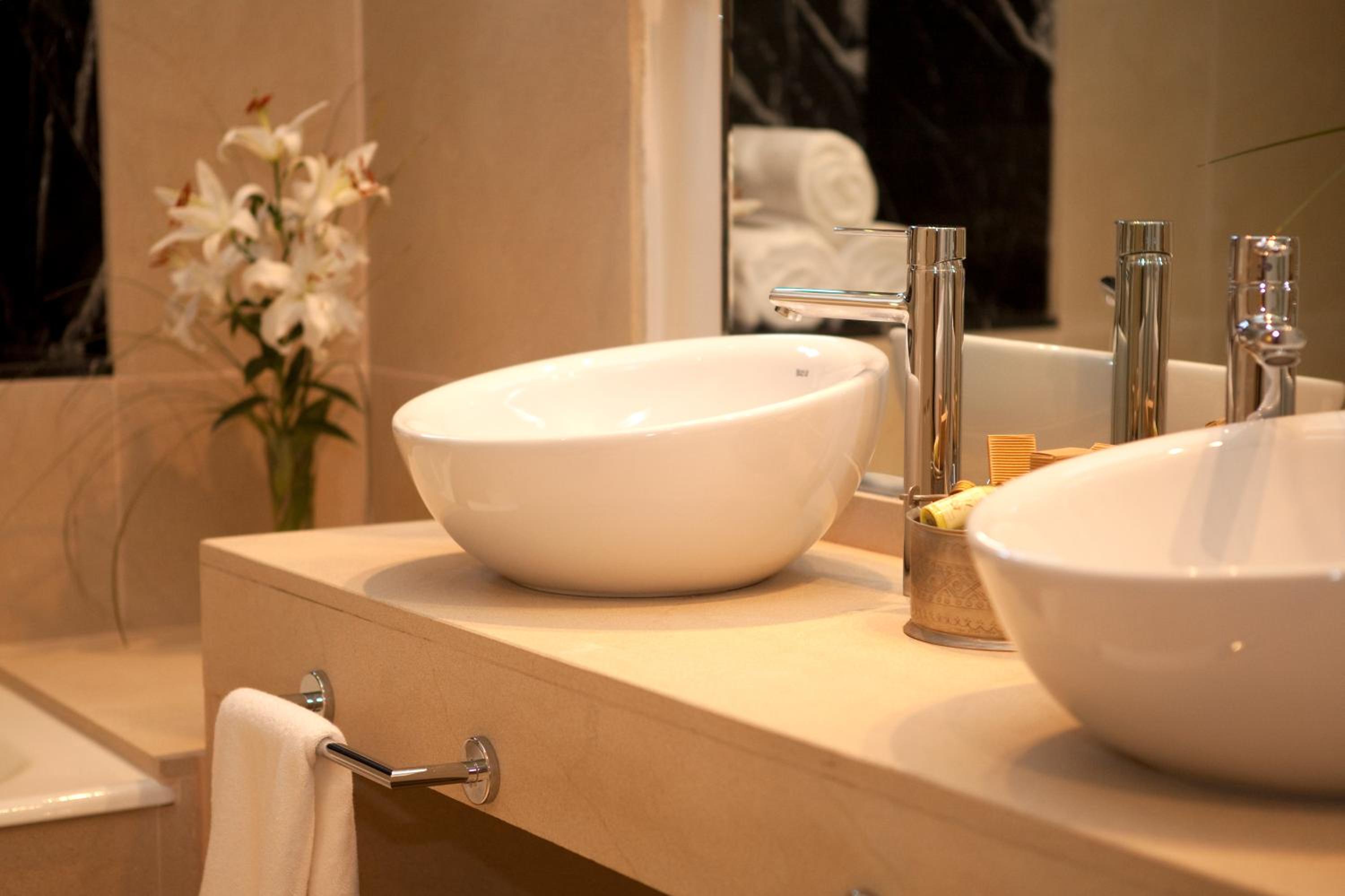 Family Room with Bath - Photo 3