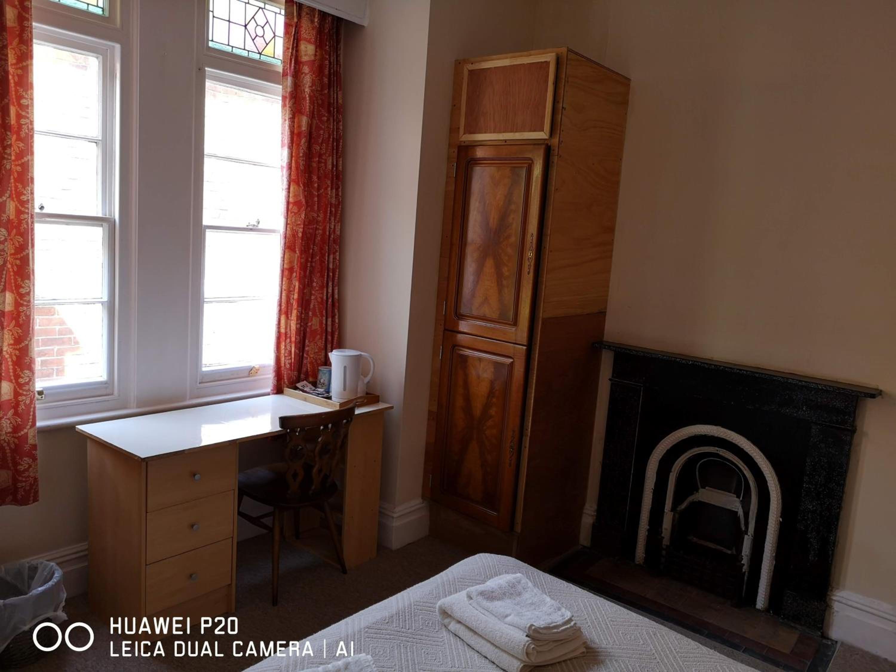 Standard Double Room - Photo 3