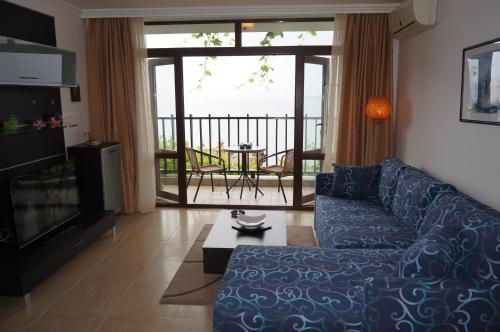 Apartment with Sea View photo 2