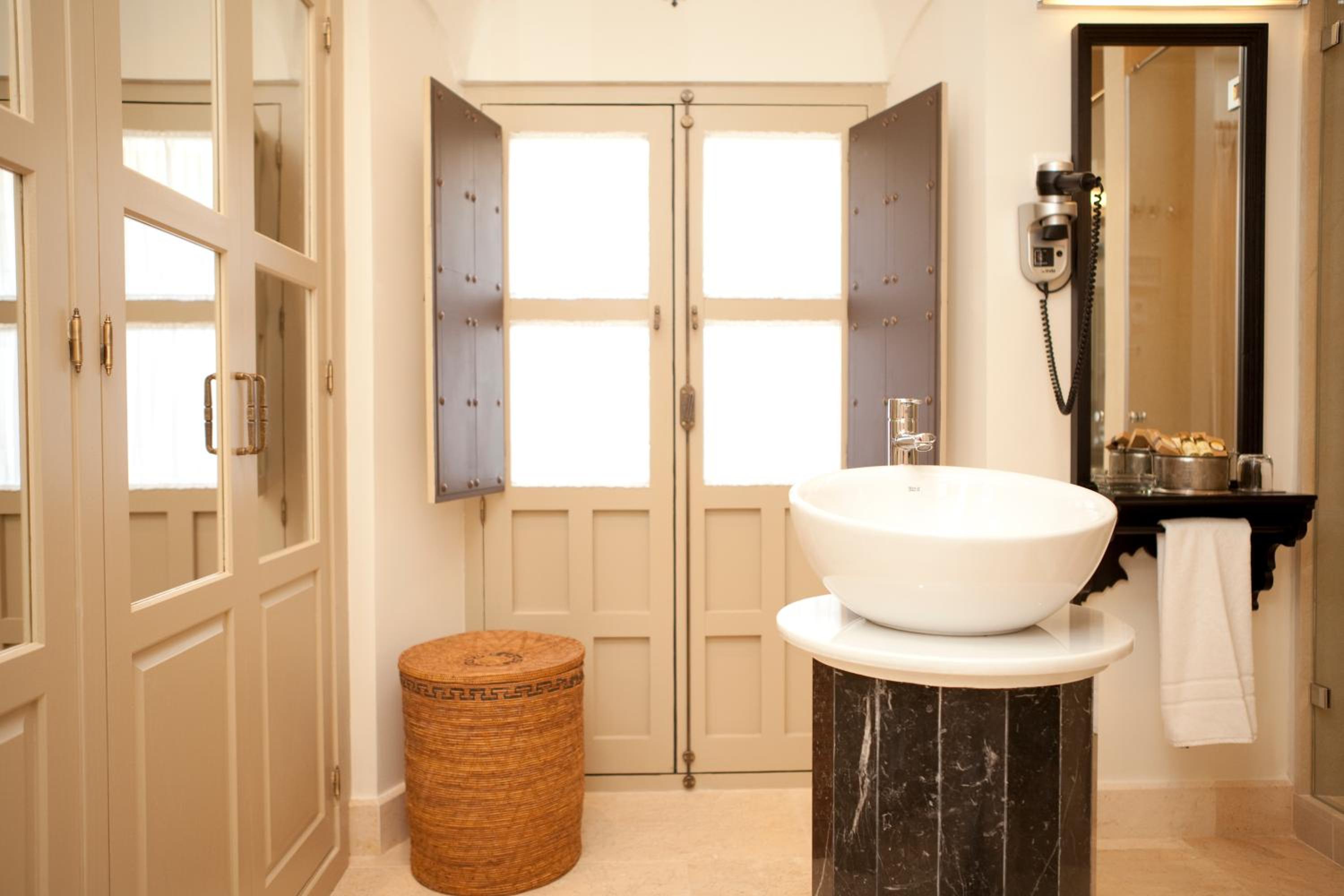 Superior Suite - Photo 4