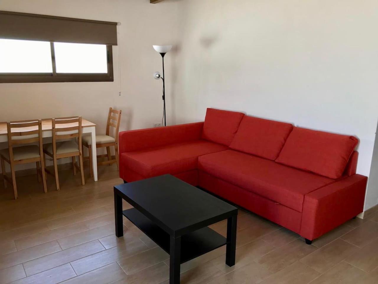 Apartamento con piscina.