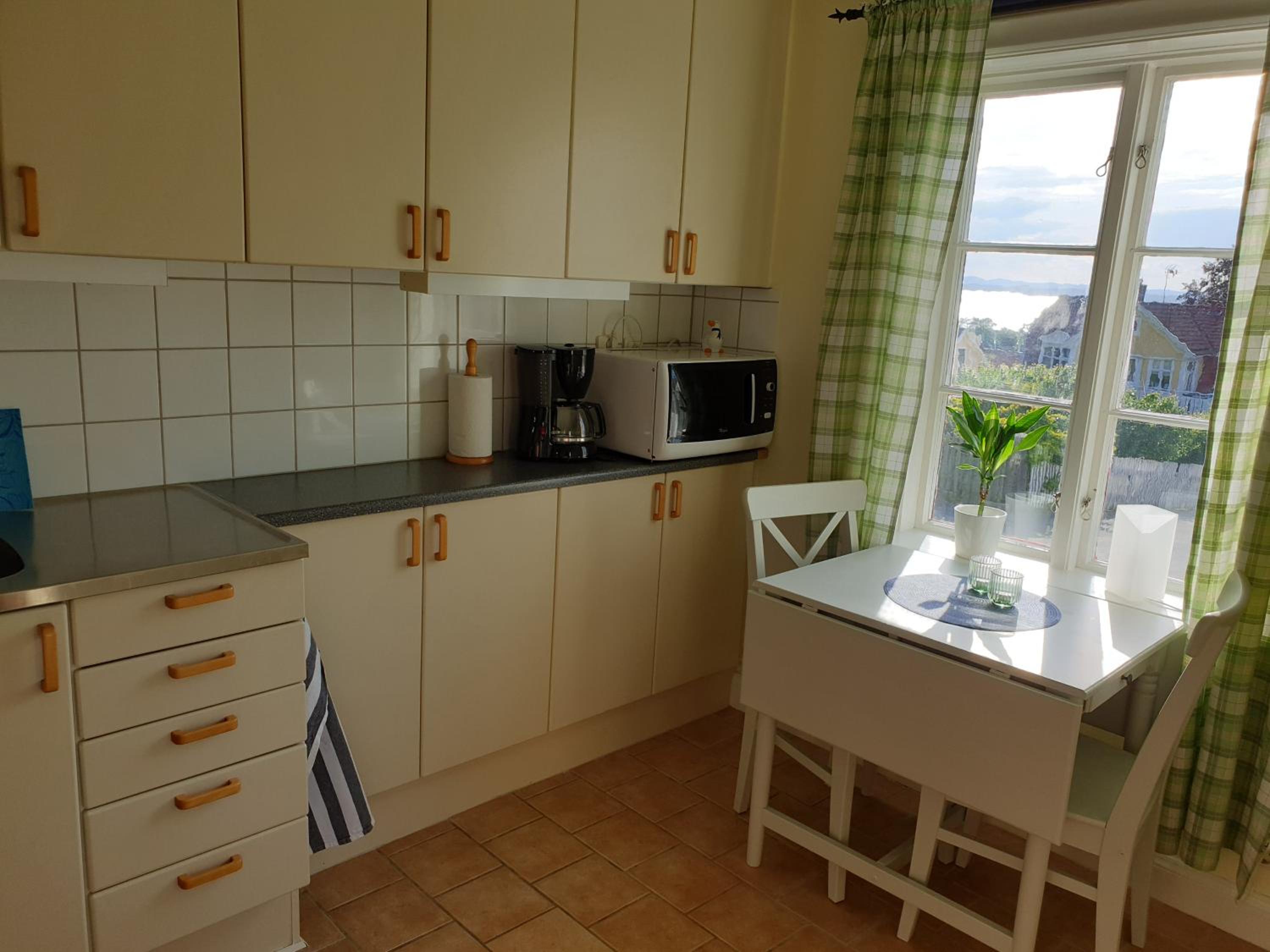Yellow Cottage - Photo 11