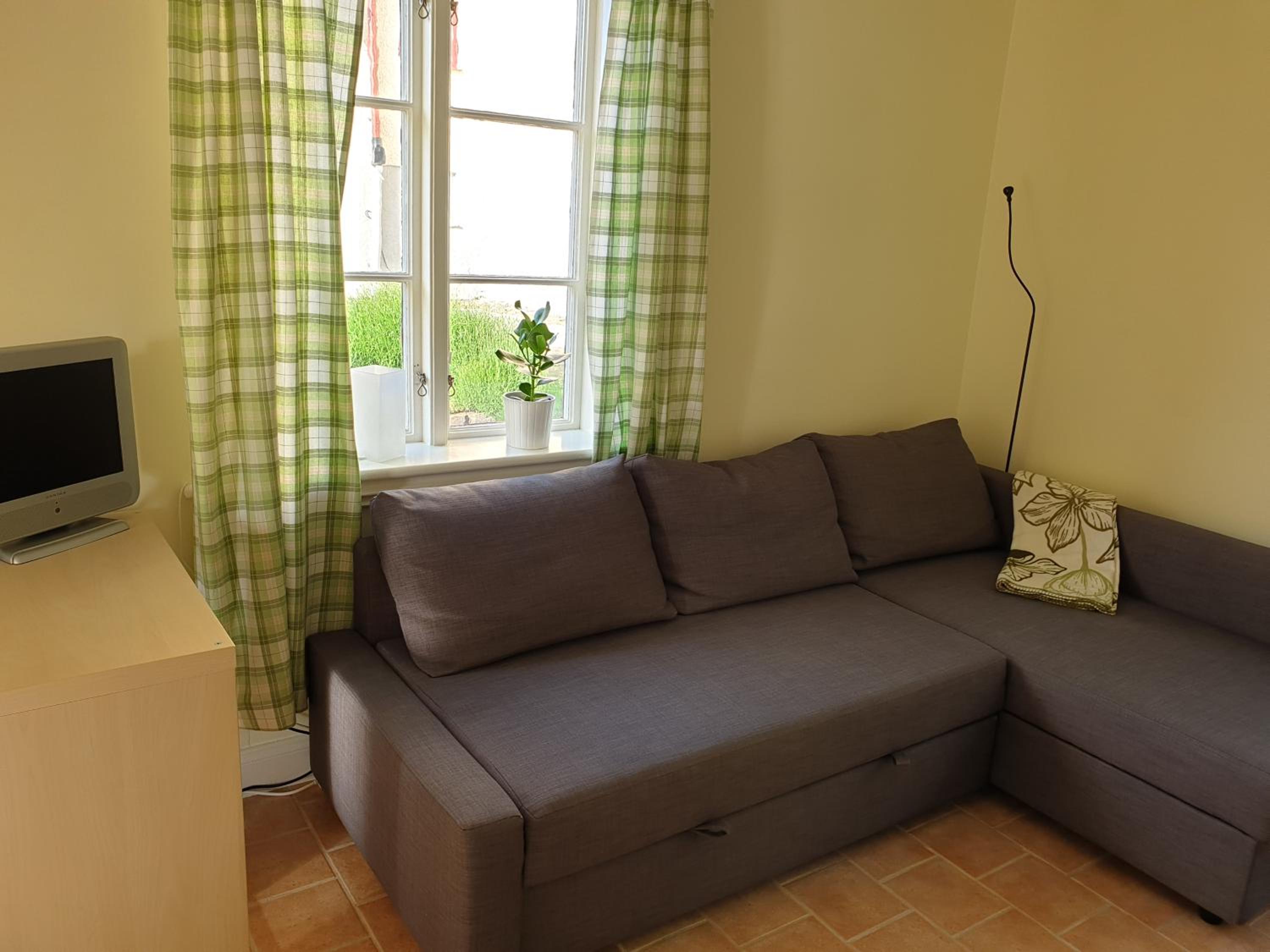 Yellow Cottage - Photo 2