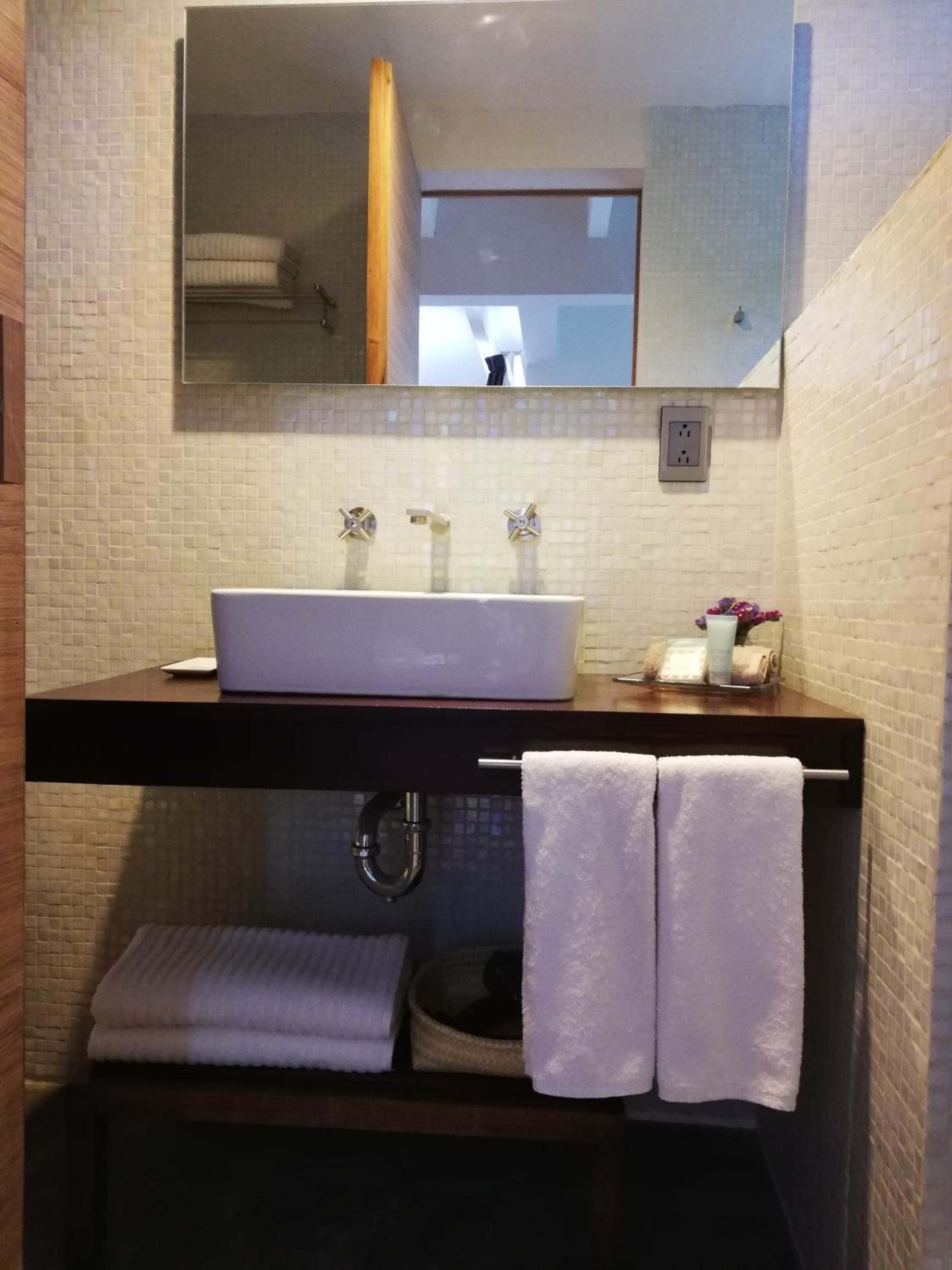 Double Room with Balcony - Photo 3