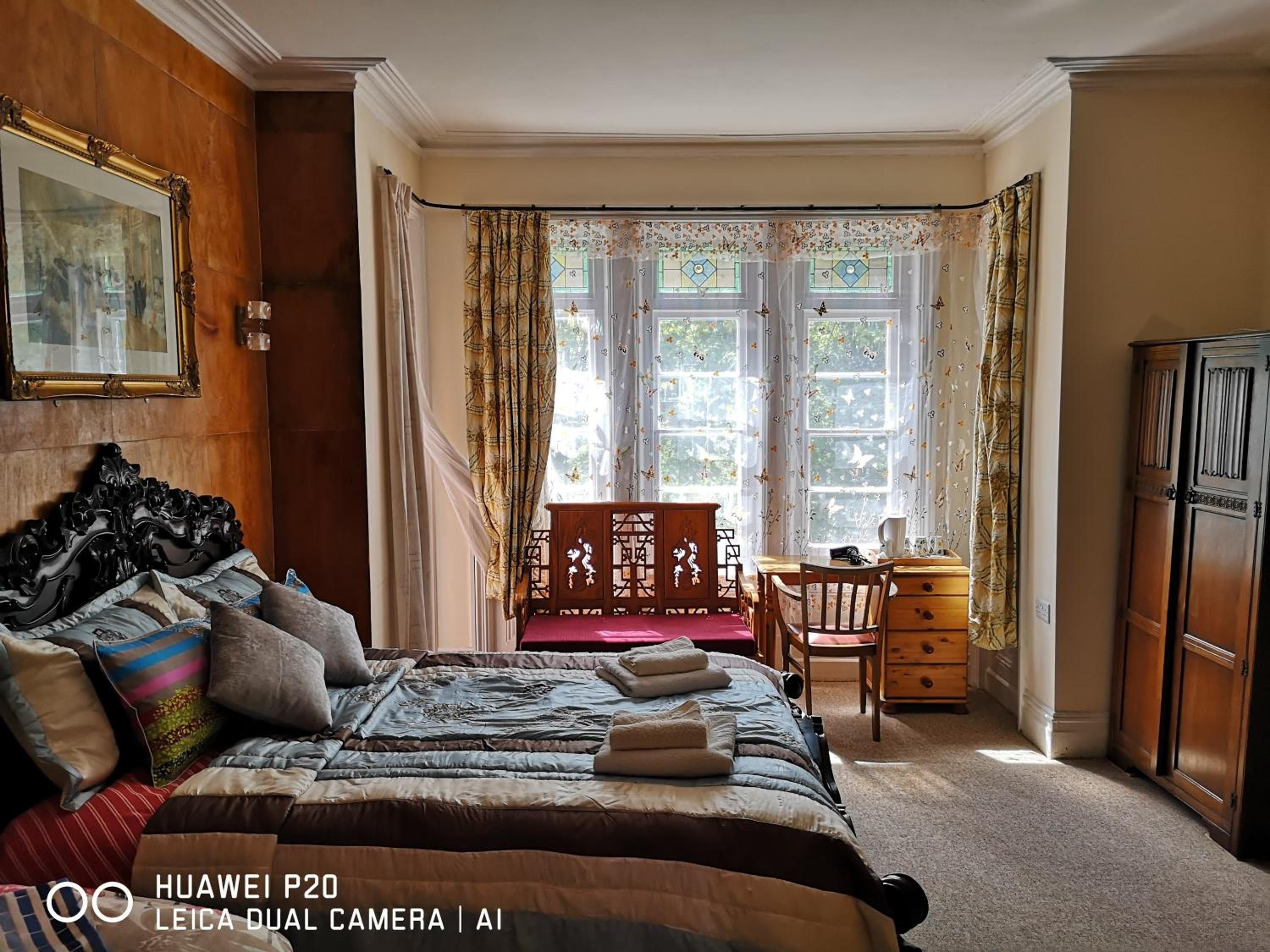 Superior Family Room - Photo 3