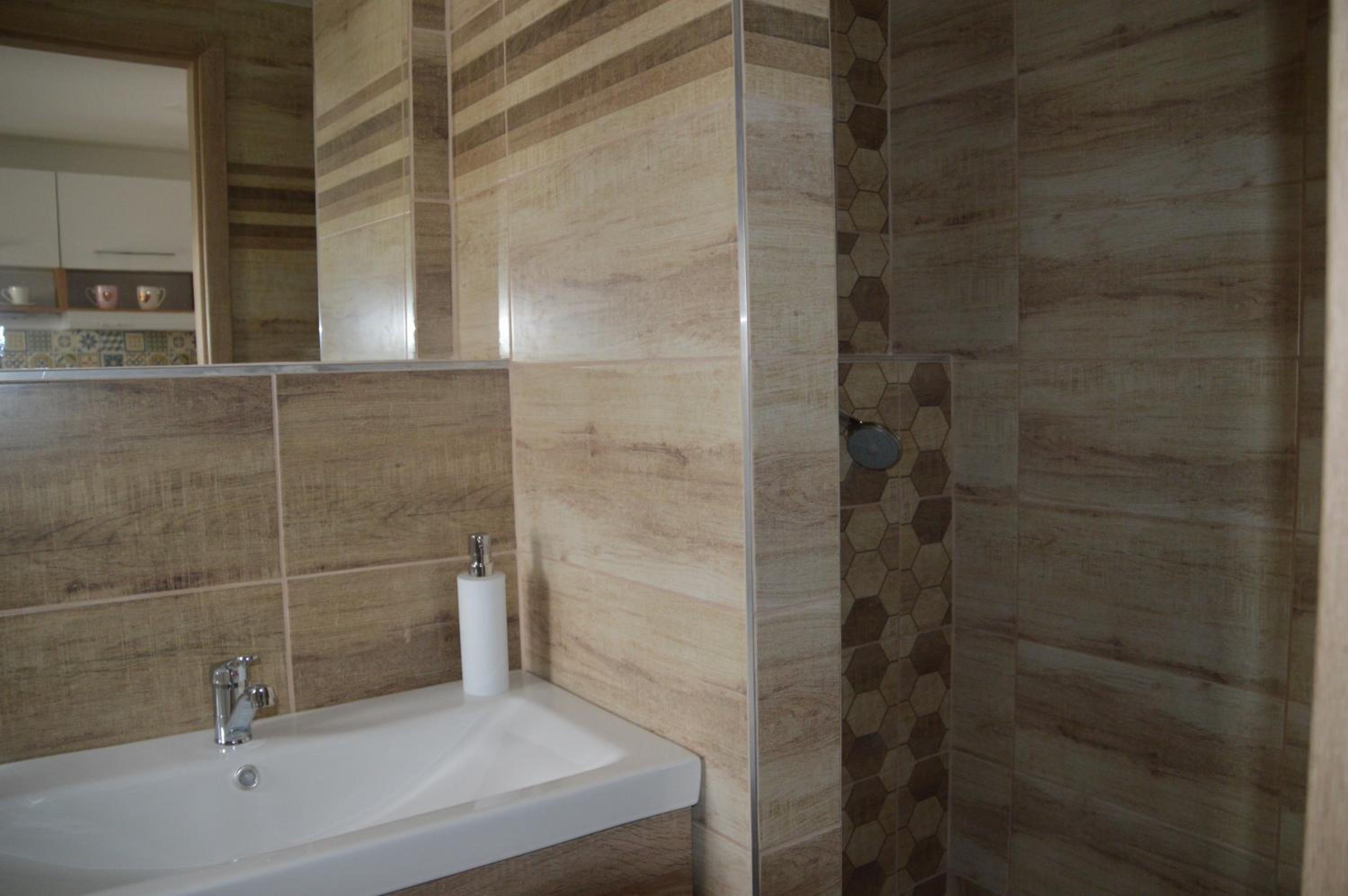 Deluxe Double Room with Shower photo 2