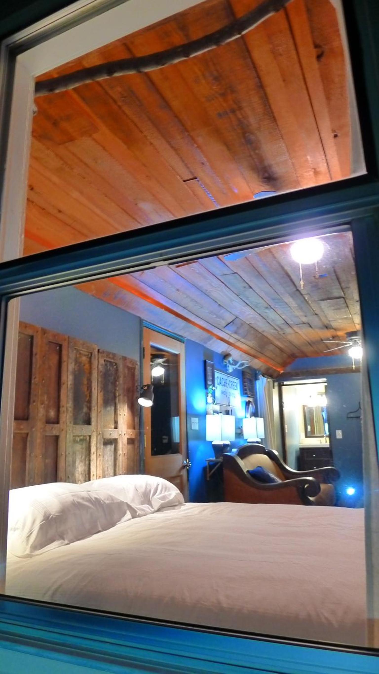 Deluxe Queen Studio  - Photo 10
