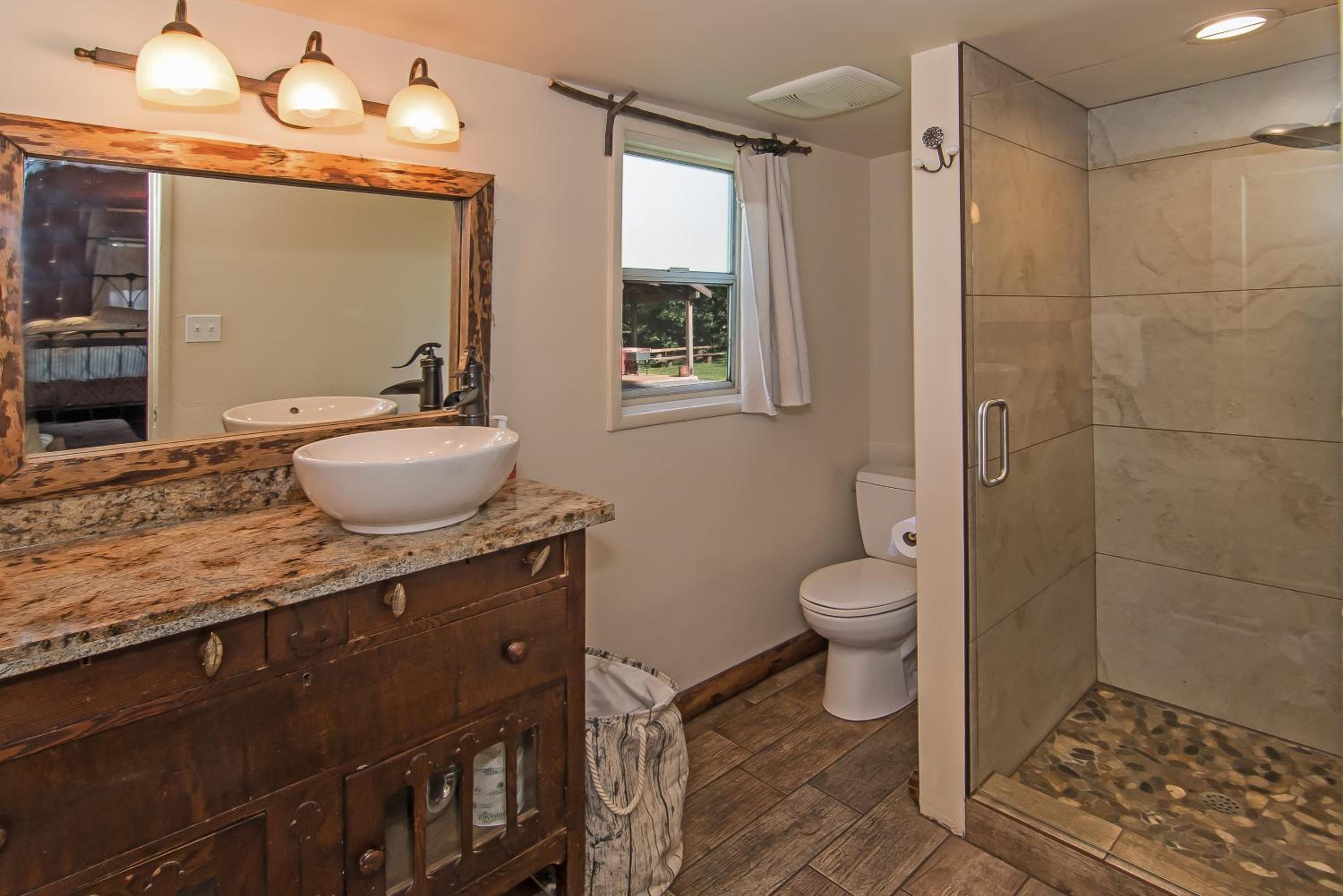 Deluxe Queen Studio with Kitchenette #5 - Photo 7