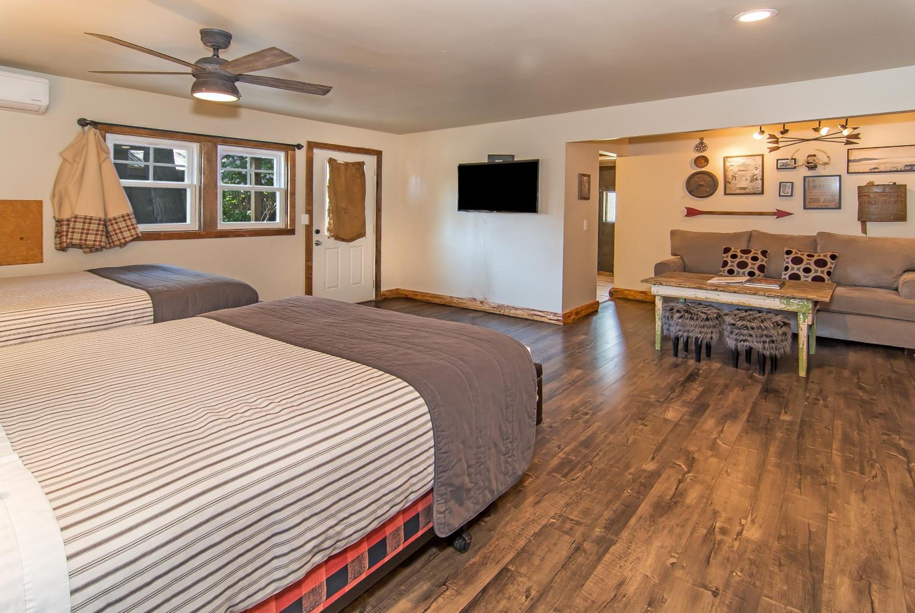 Deluxe Queen Studio with Two Queen Beds #9 - Photo 7