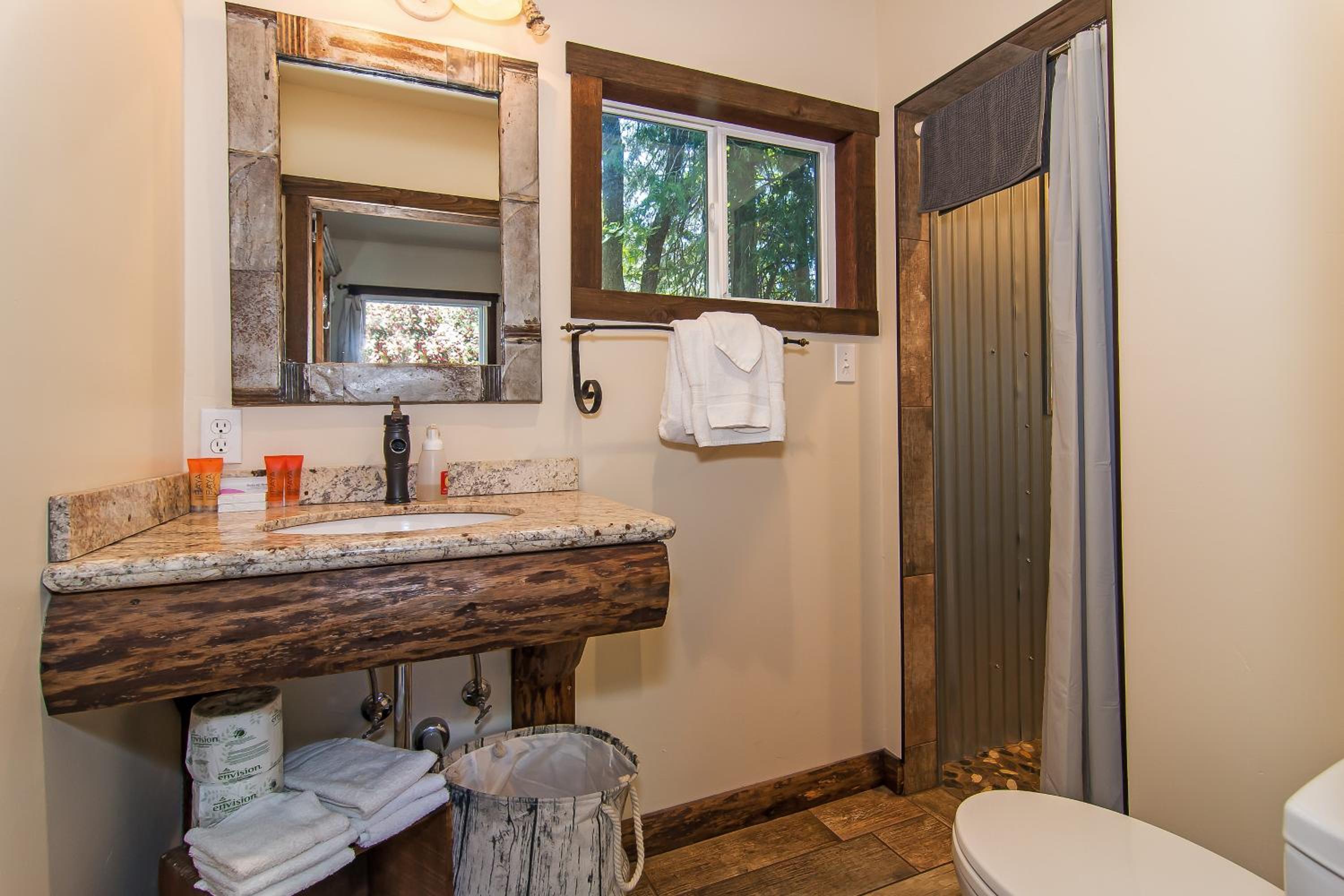 Double Room with Private Bathroom #2 - Photo 22