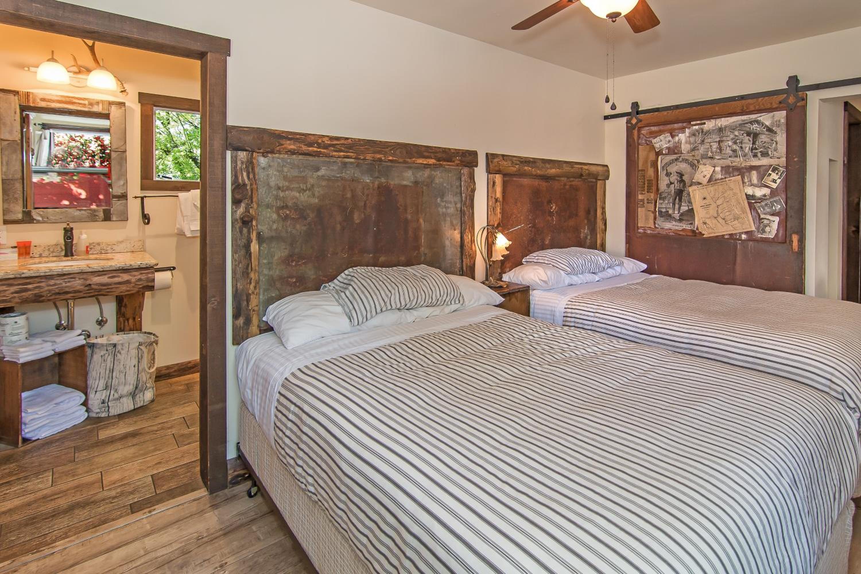 Double Room with Private Bathroom #2 - Photo 21