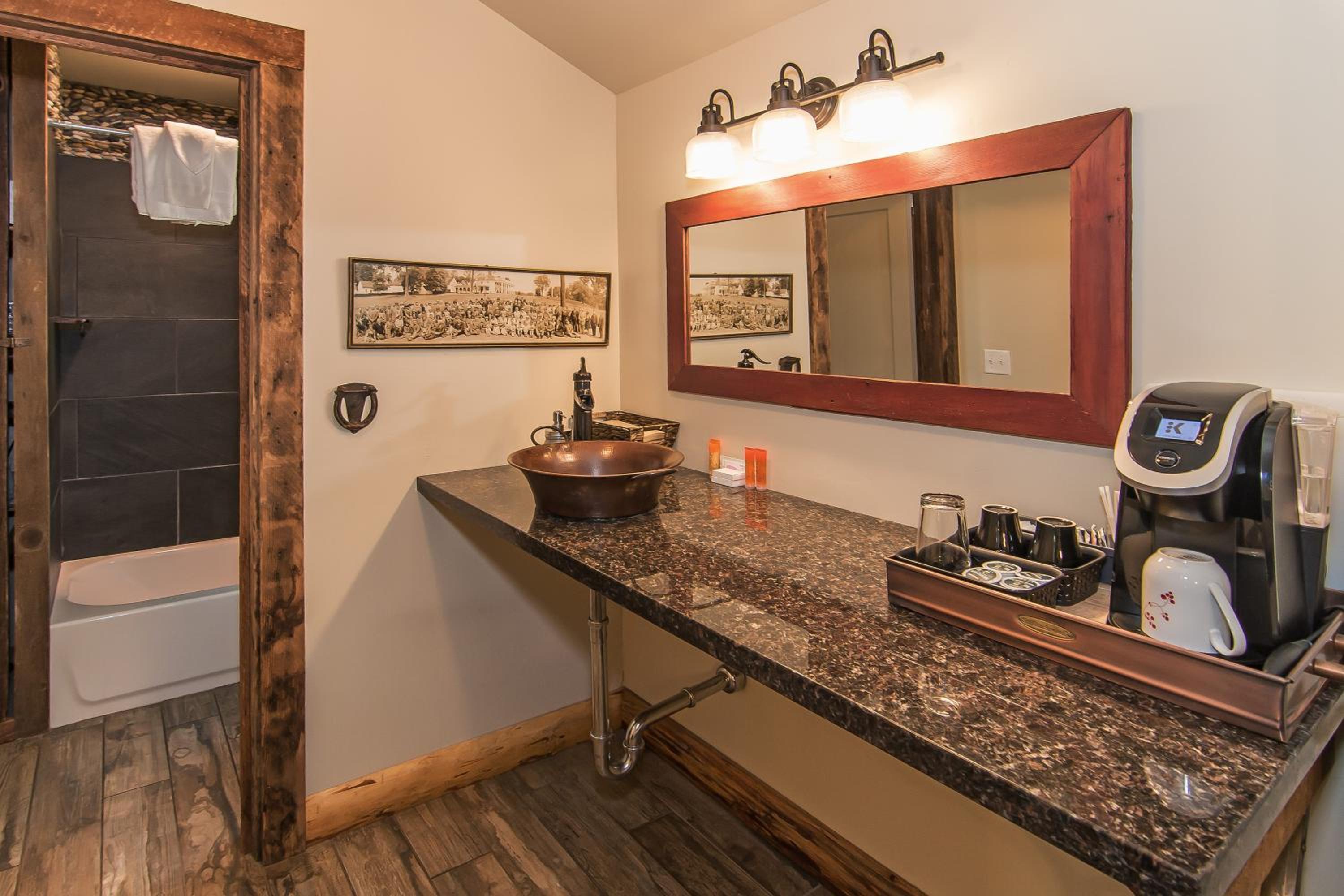 One Bedroom King Suite #10 - Photo 6