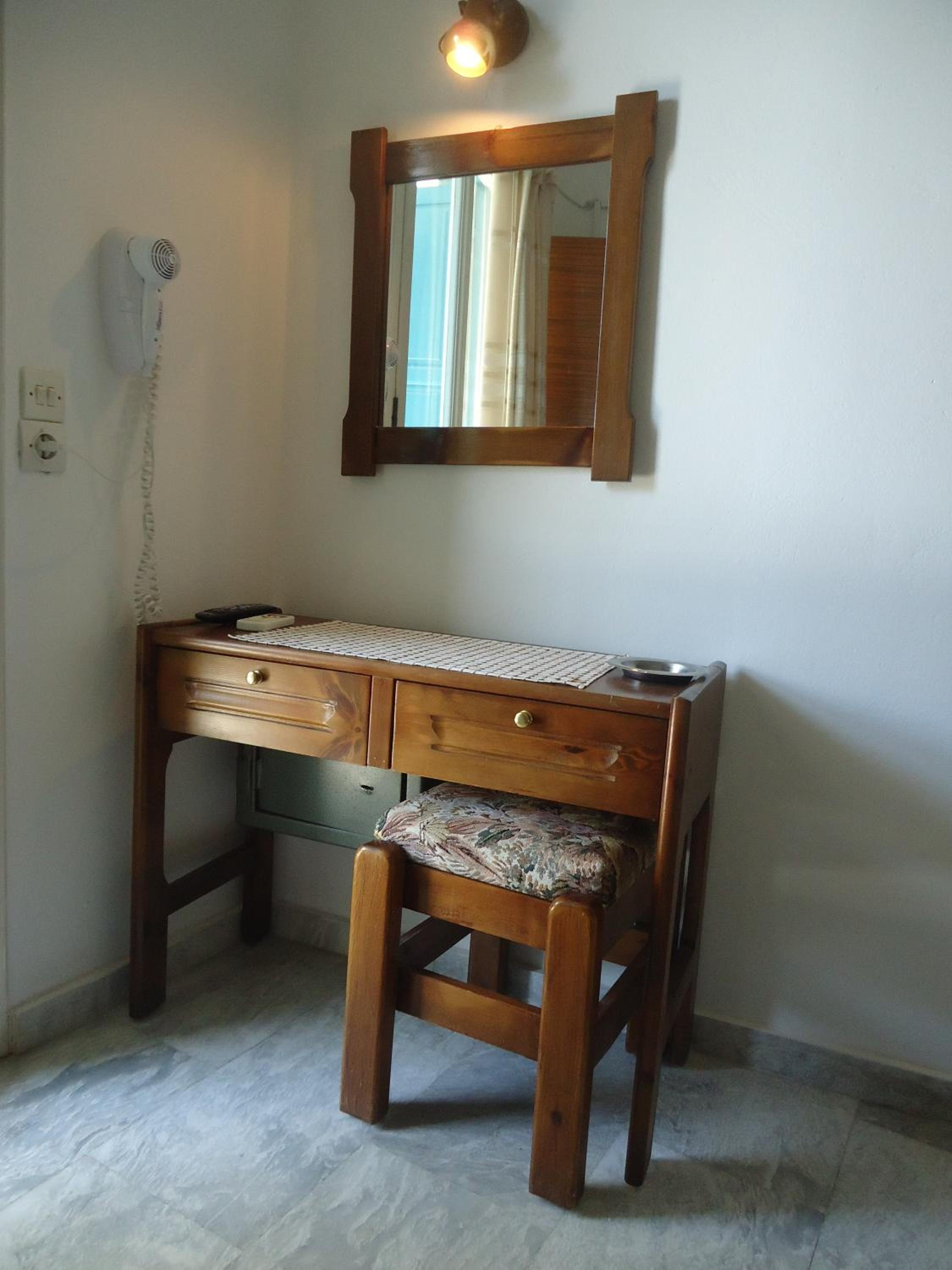 Double Room with Sea View - Photo 15