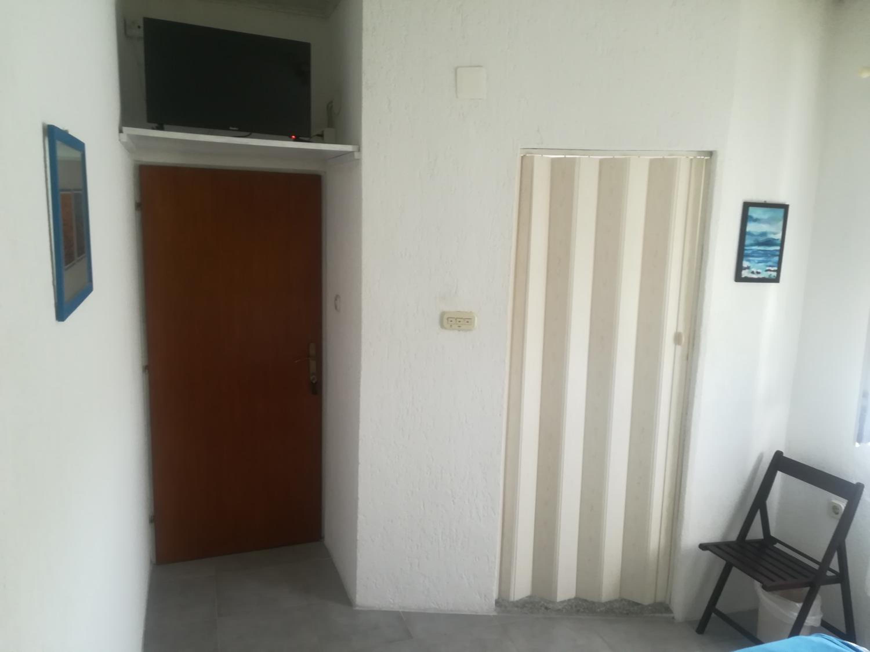 Double Room - No kitchen photo 2