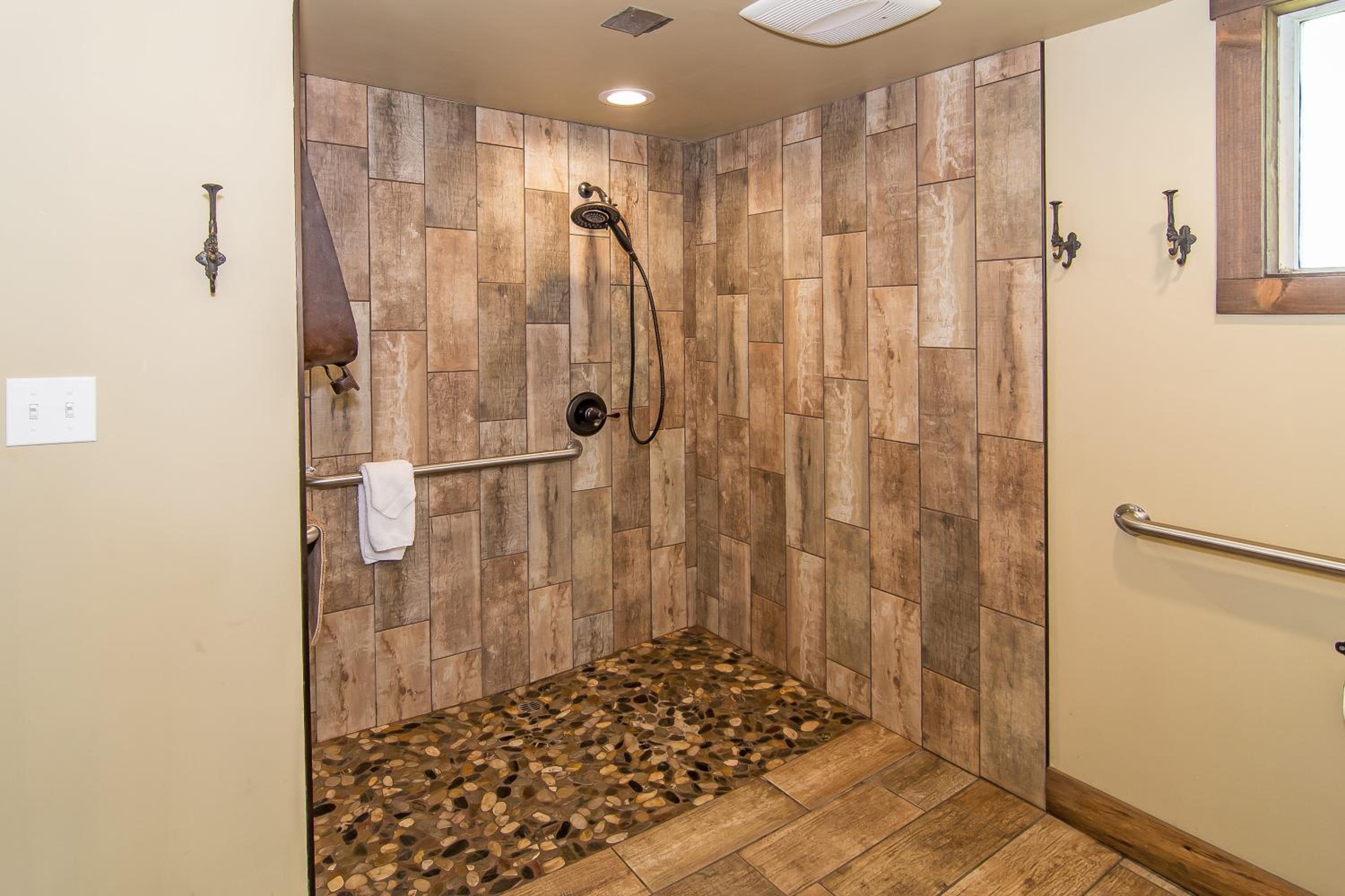 ADA Accessible Queen Studio #3 - Photo 2