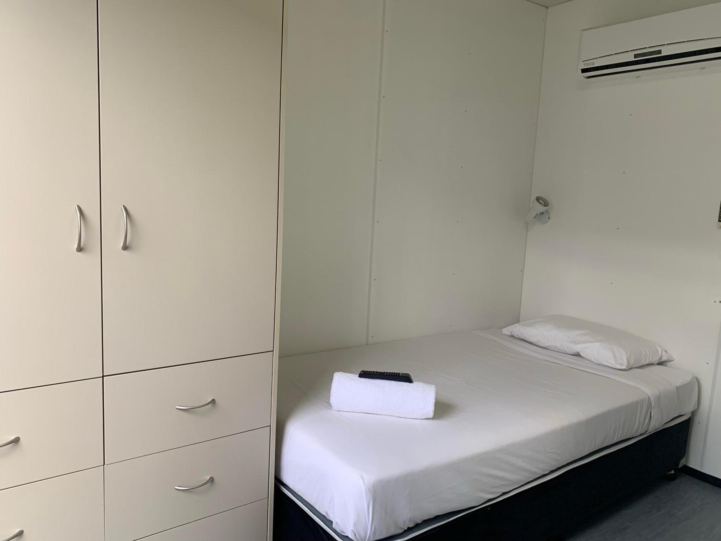 Single Room with Private Bathroom photo 1