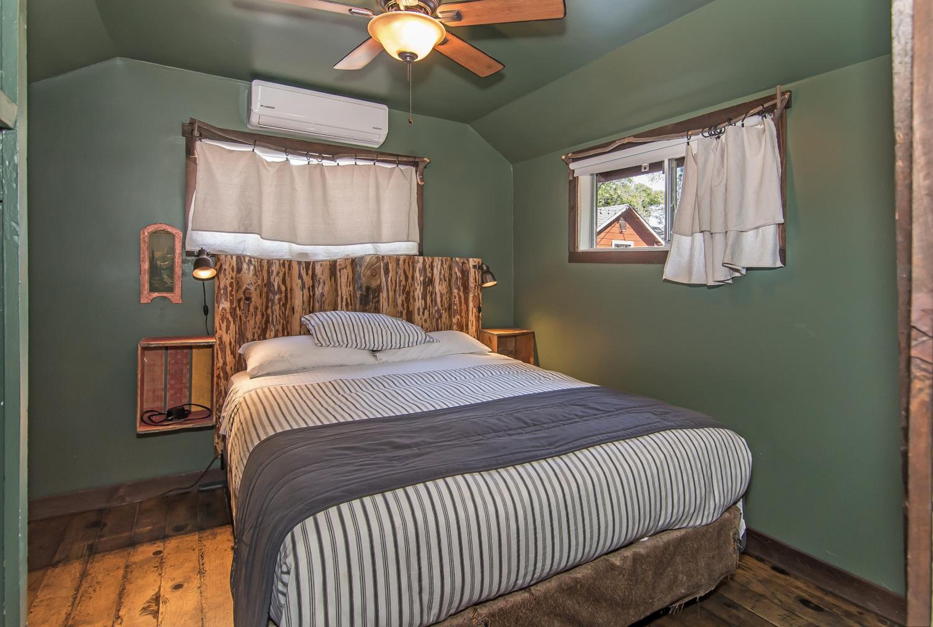 One Bedroom Cabin with Kitchen #6 - Photo 1