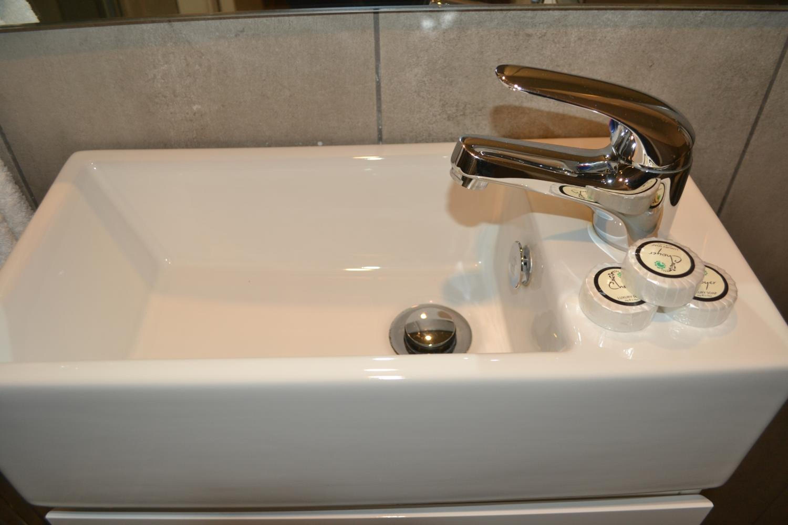 Double or Twin Room with Private Bathroom photo 2