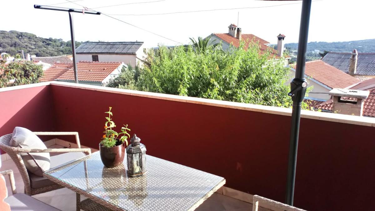 Apartment with Balcony photo 2