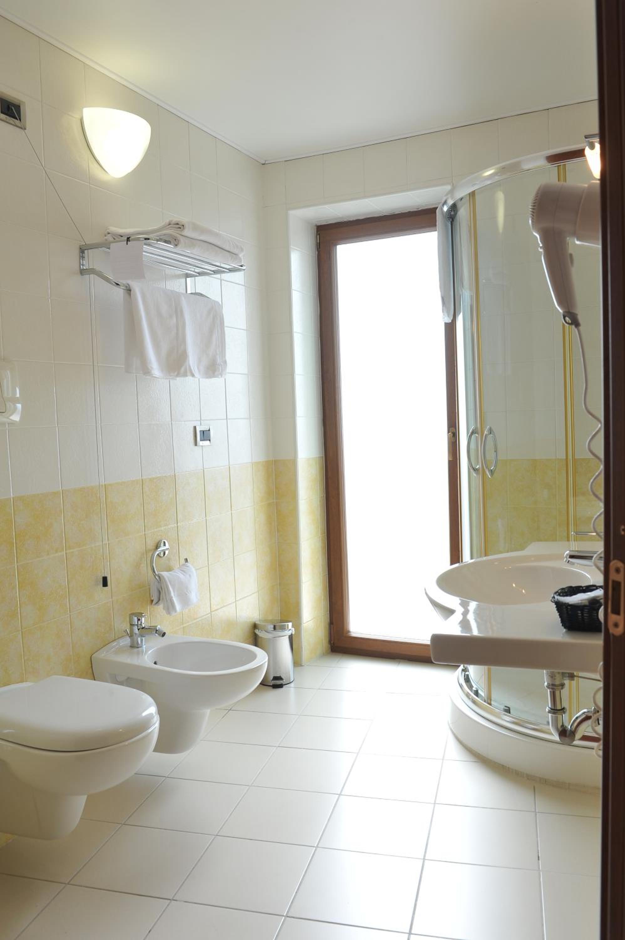 Double or Twin Room photo 3