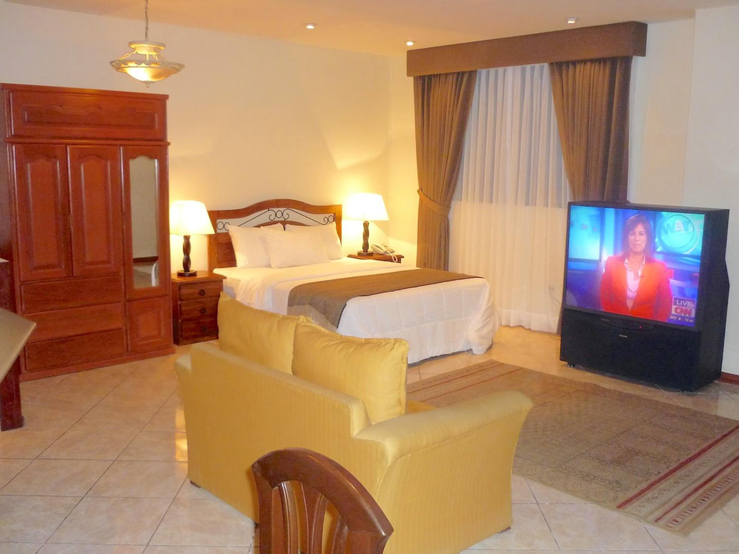Deluxe Suite - Photo 2