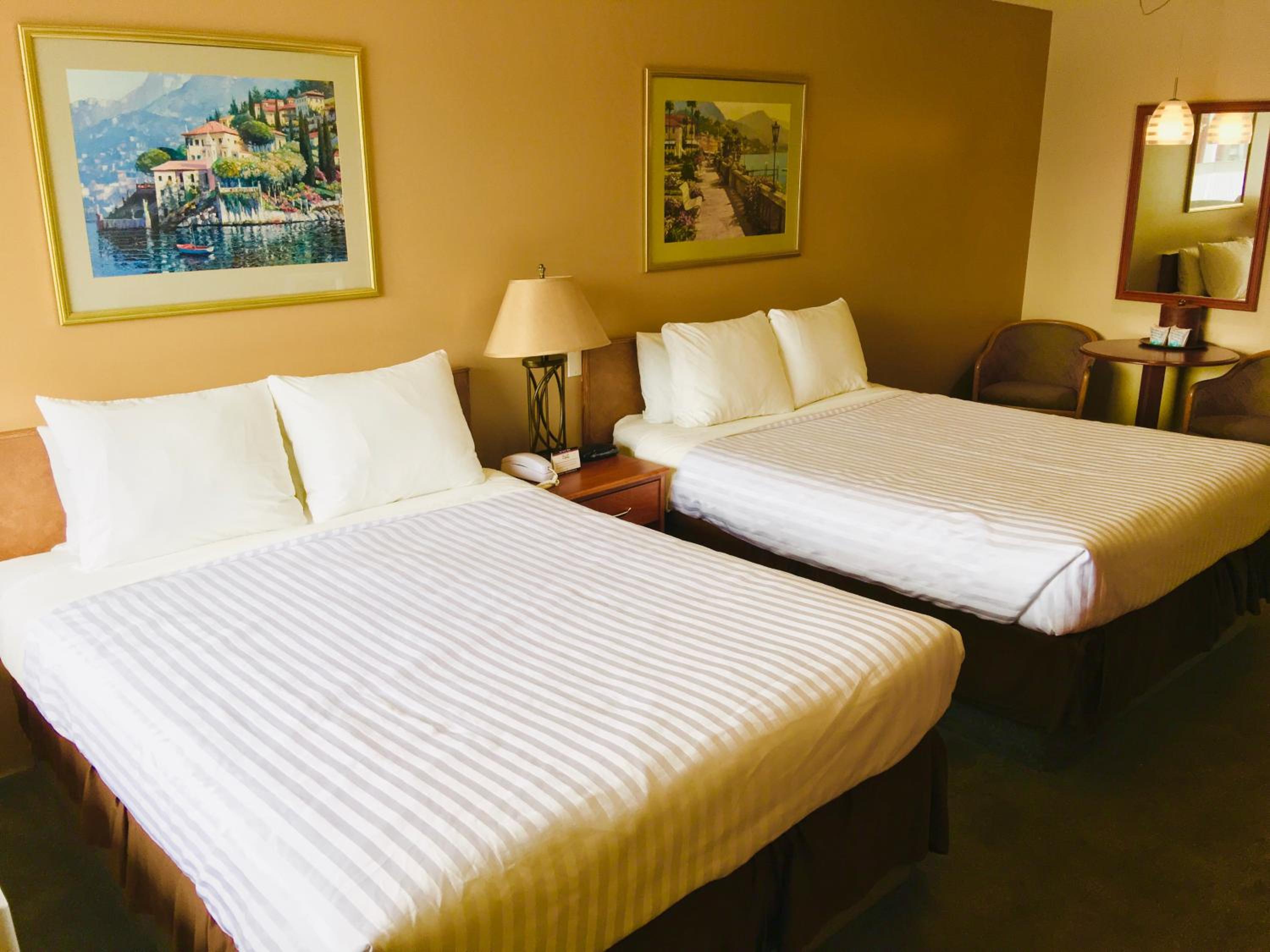 Queen Room with Two Queen Beds photo 1