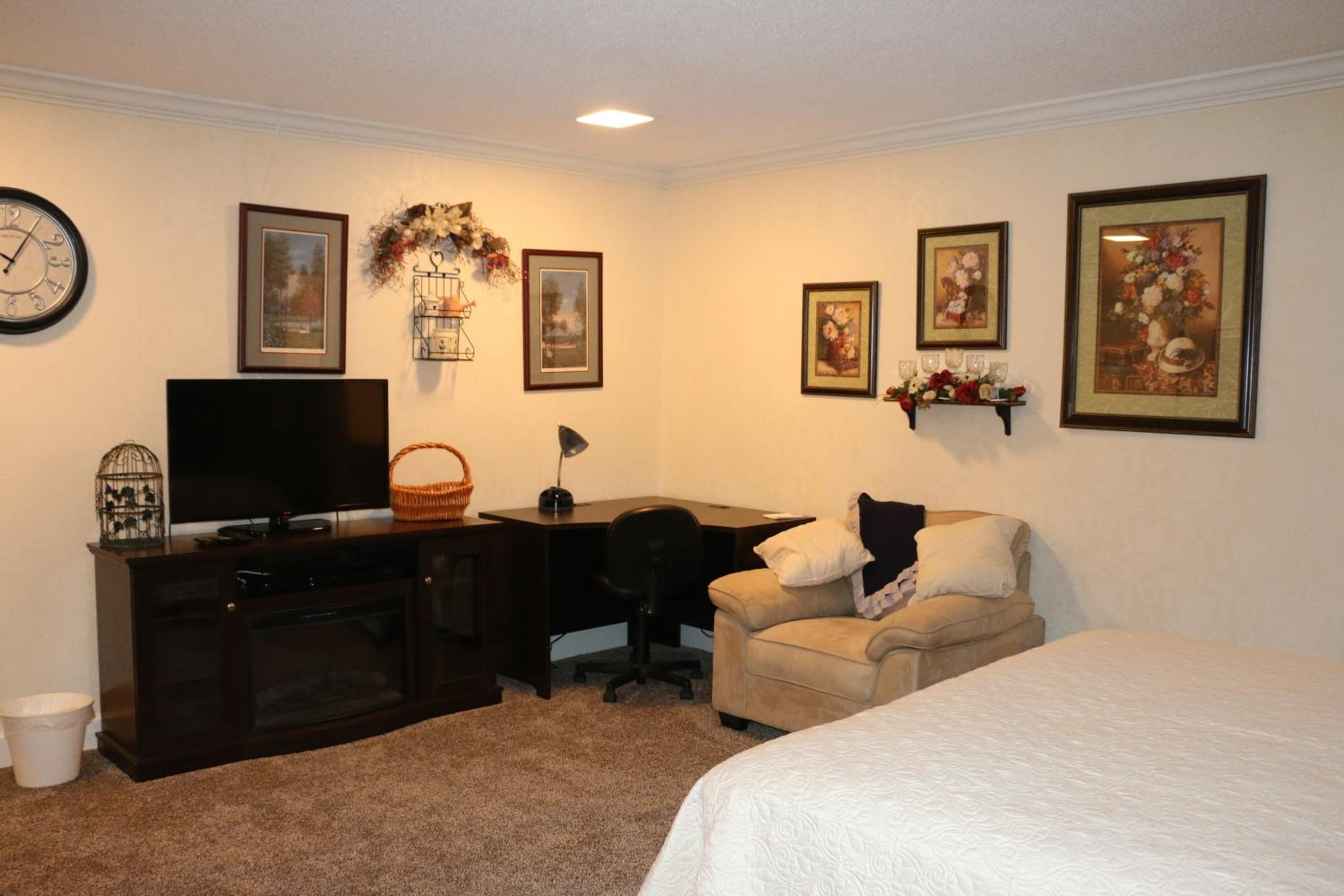 Deluxe Queen Room photo 3